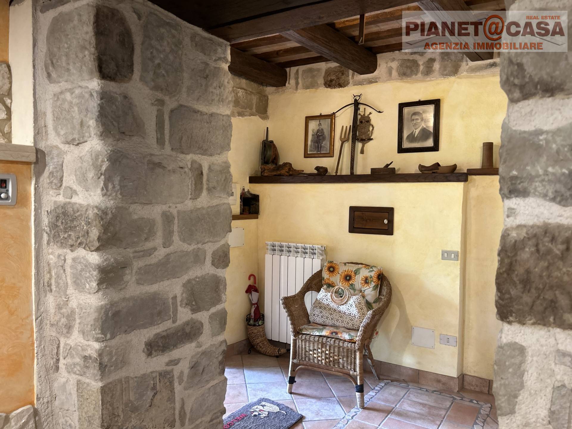 casa affiancata cielo - terra in vendita a Montegallo