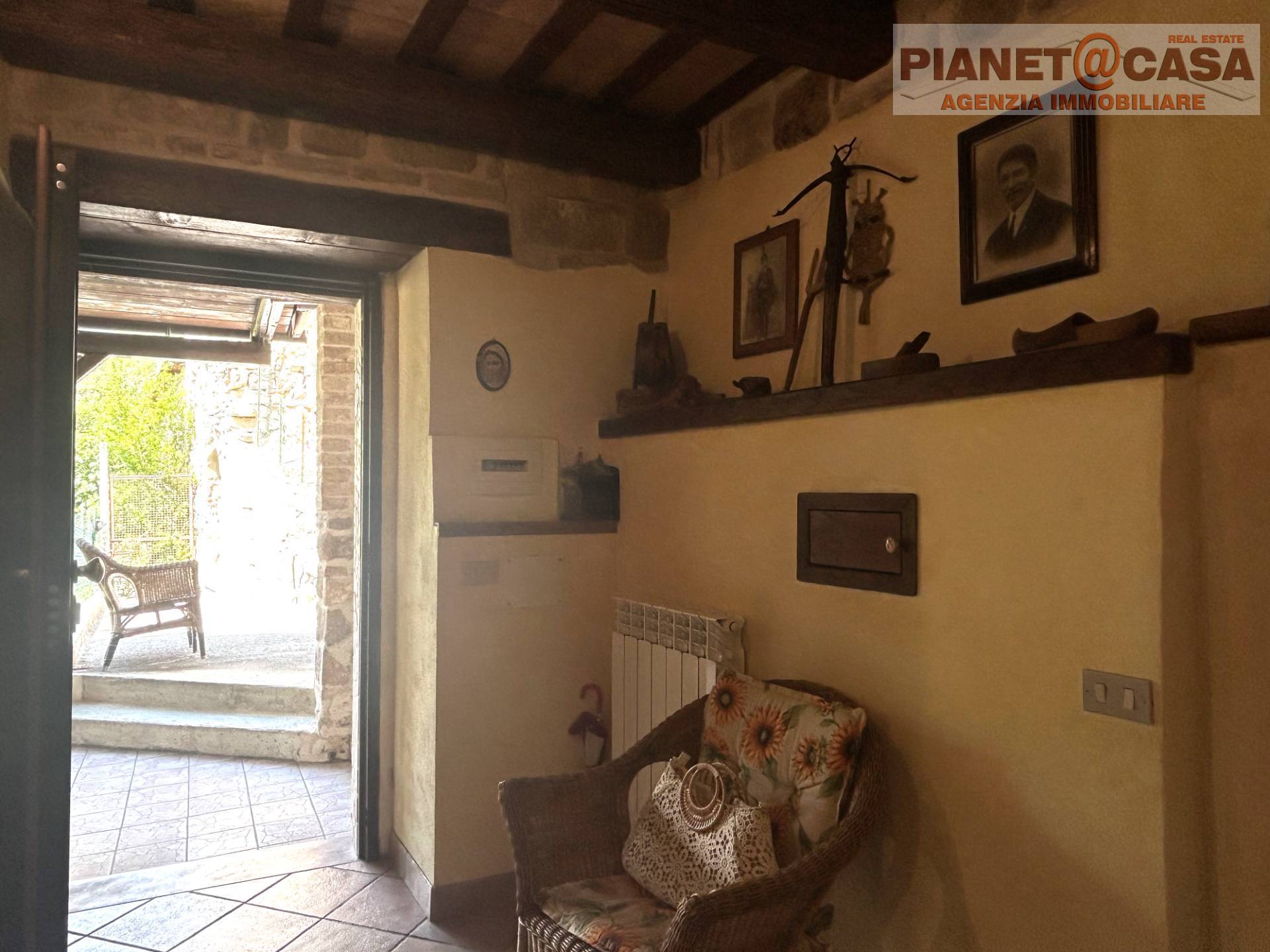 casa affiancata cielo - terra in vendita a Montegallo