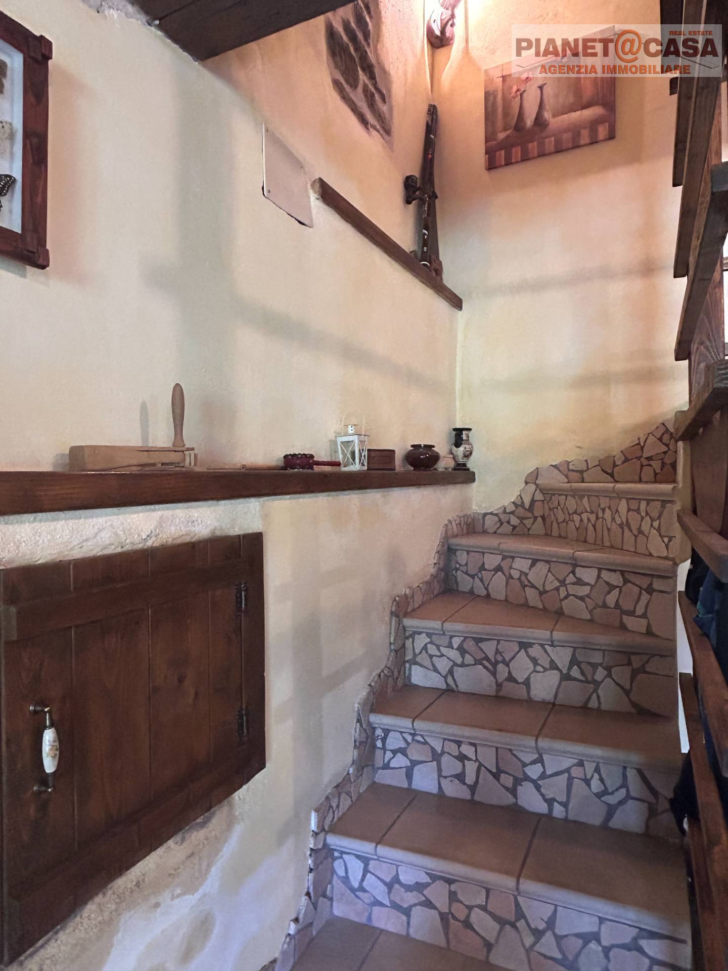 casa affiancata cielo - terra in vendita a Montegallo