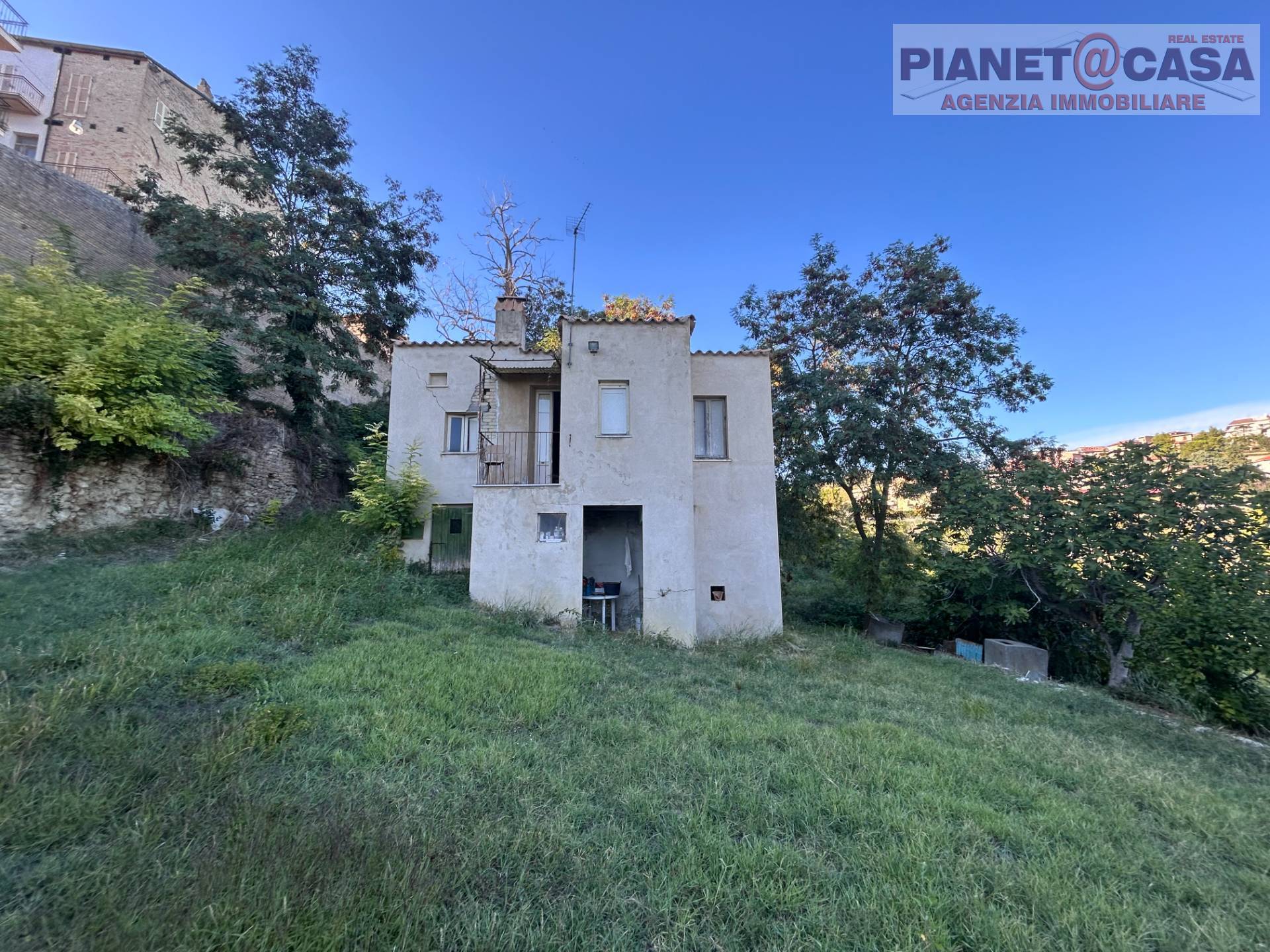 Rustico + Terreno in vendita a Offida