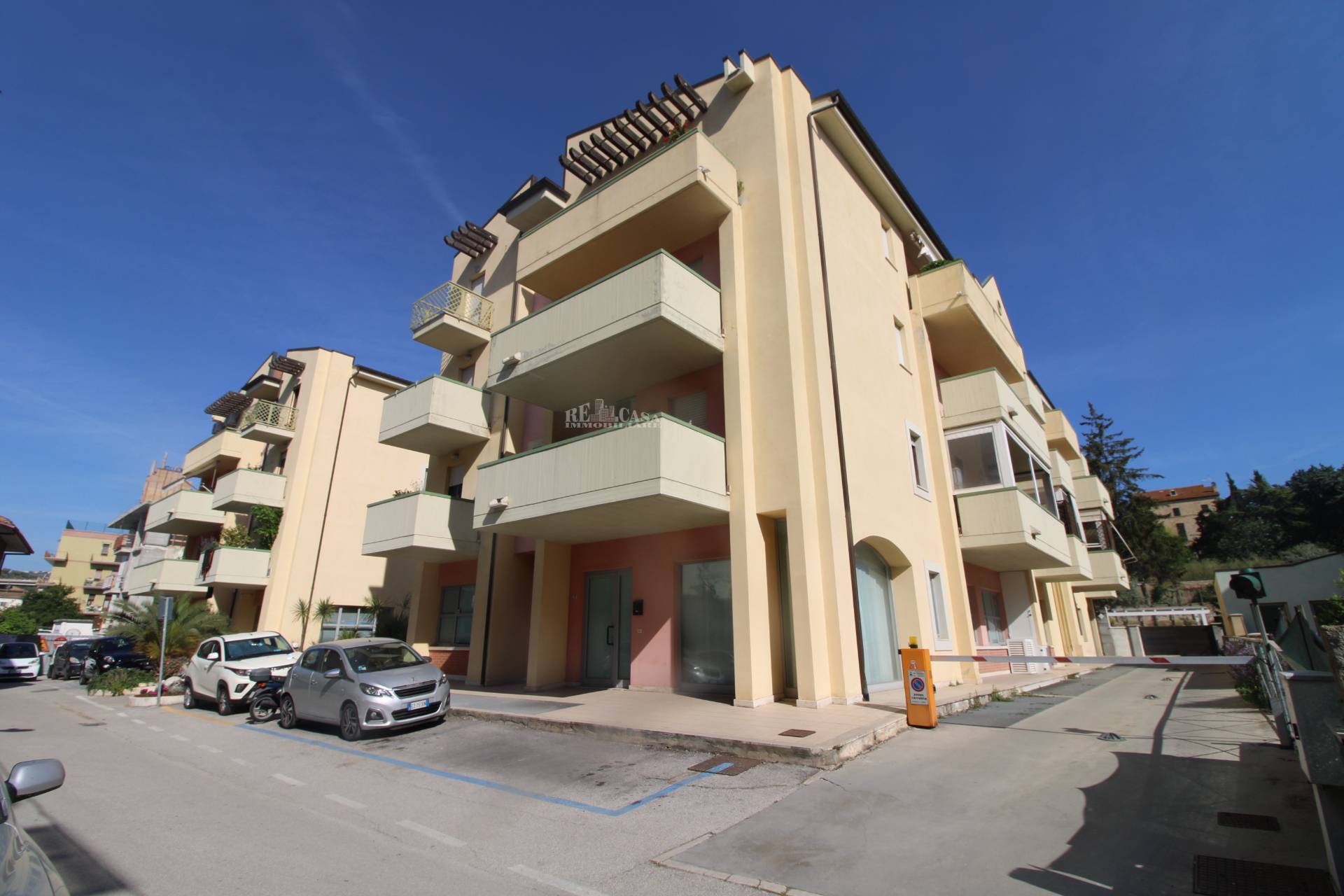 Appartamento con box, San Benedetto del Tronto residenziale (sopra la strada statale)