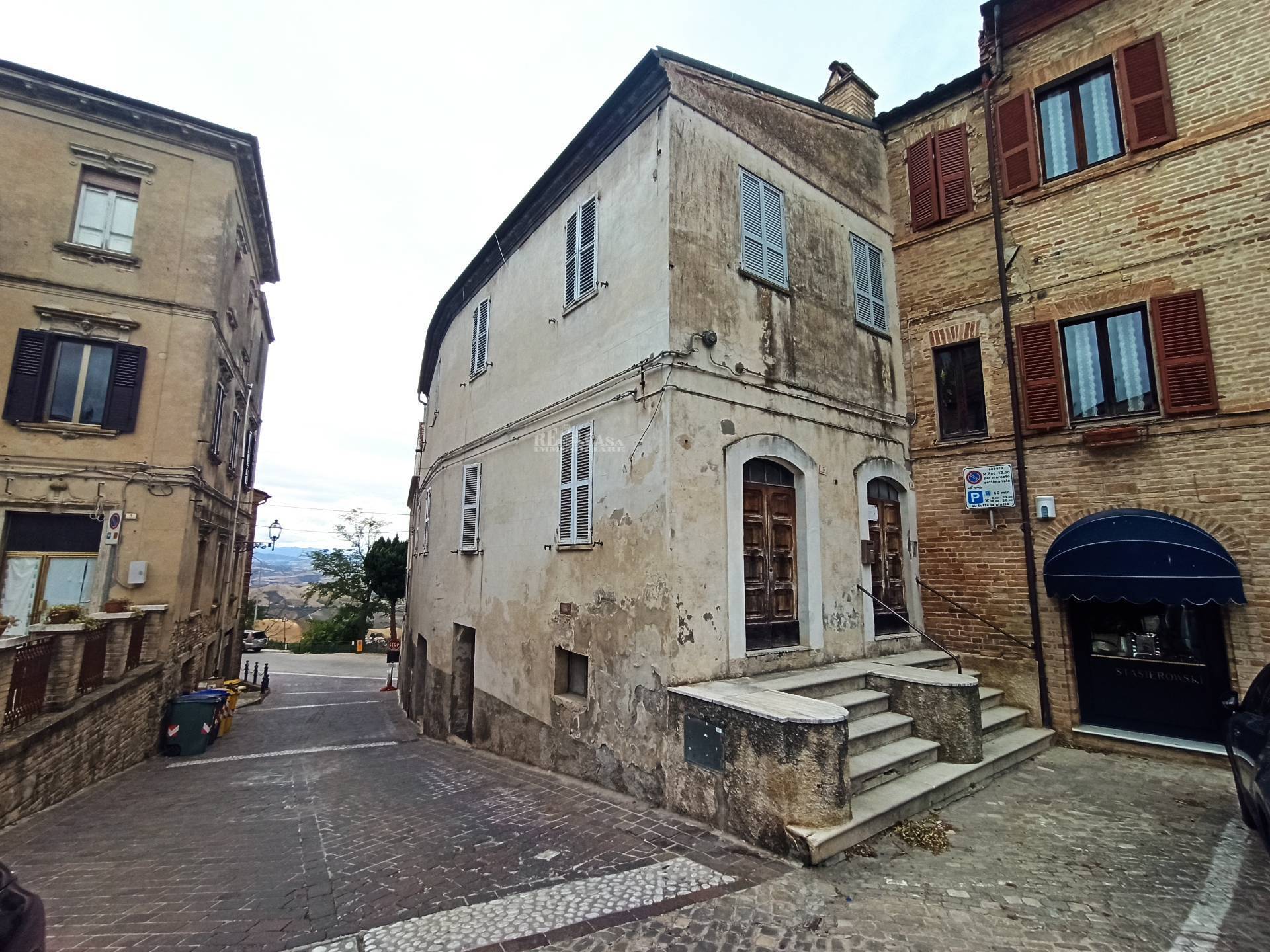 Casa indipendente con terrazzo, Ripatransone centro storico