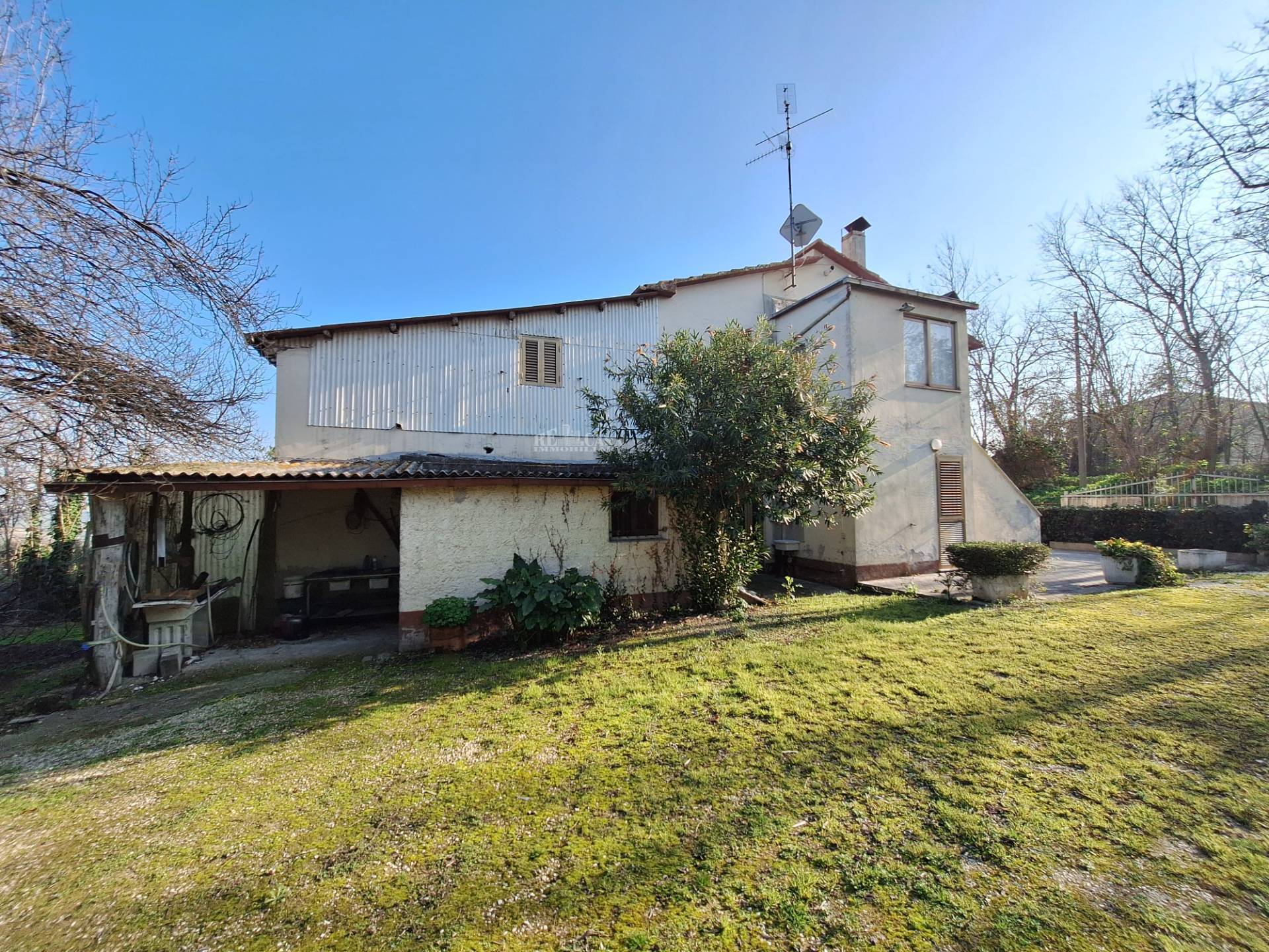 Casa indipendente con terrazzo a Sant'Omero