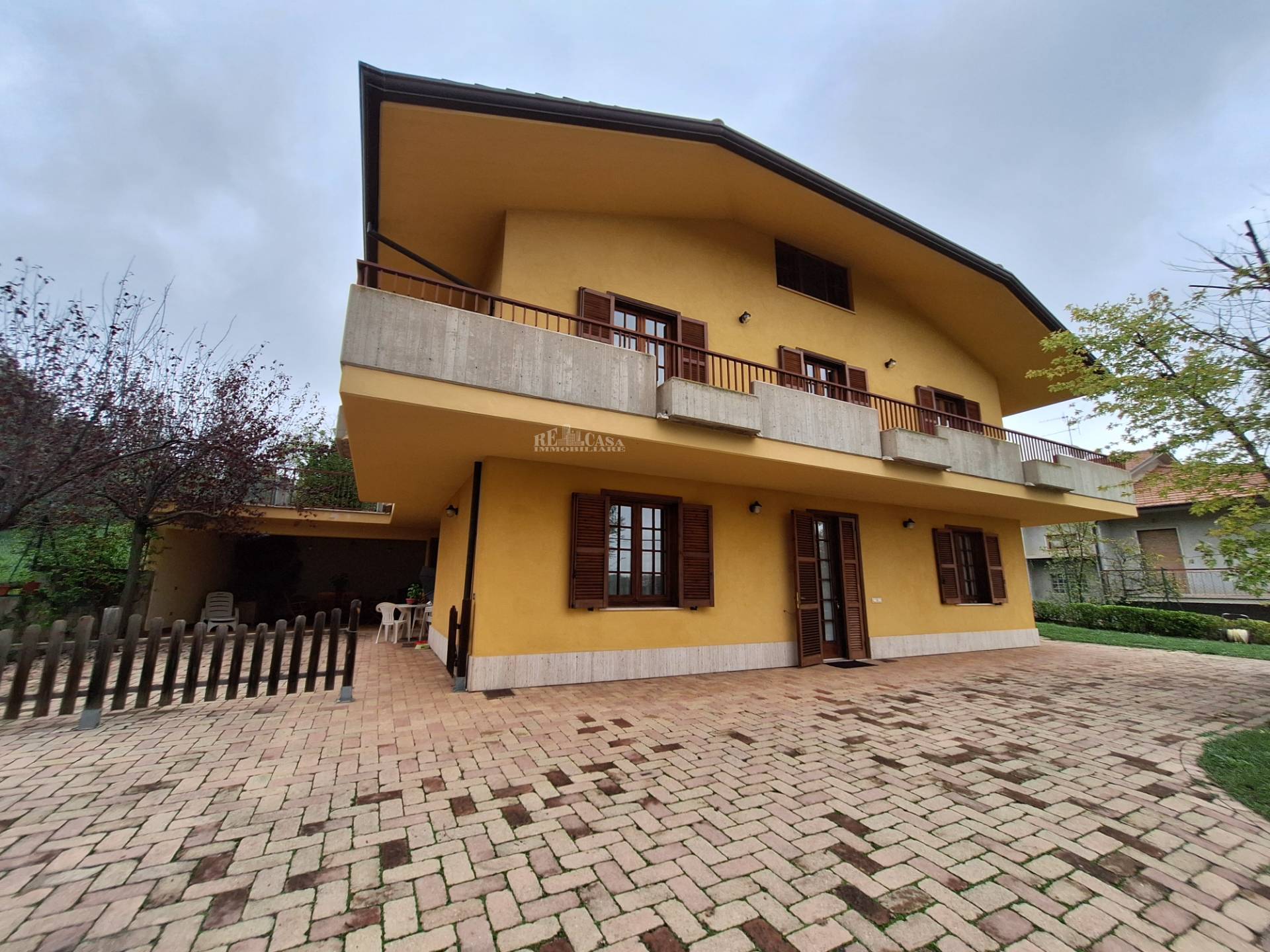 Villa con terrazzo a Sant'Omero