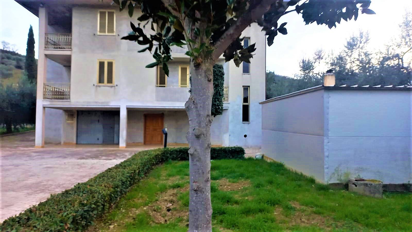 Casa indipendente con terrazzo a Massignano