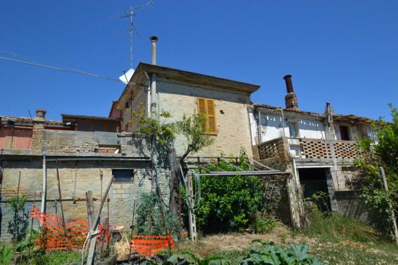 Casale / Rustico in vendita a Spinetoli, COLLINARE