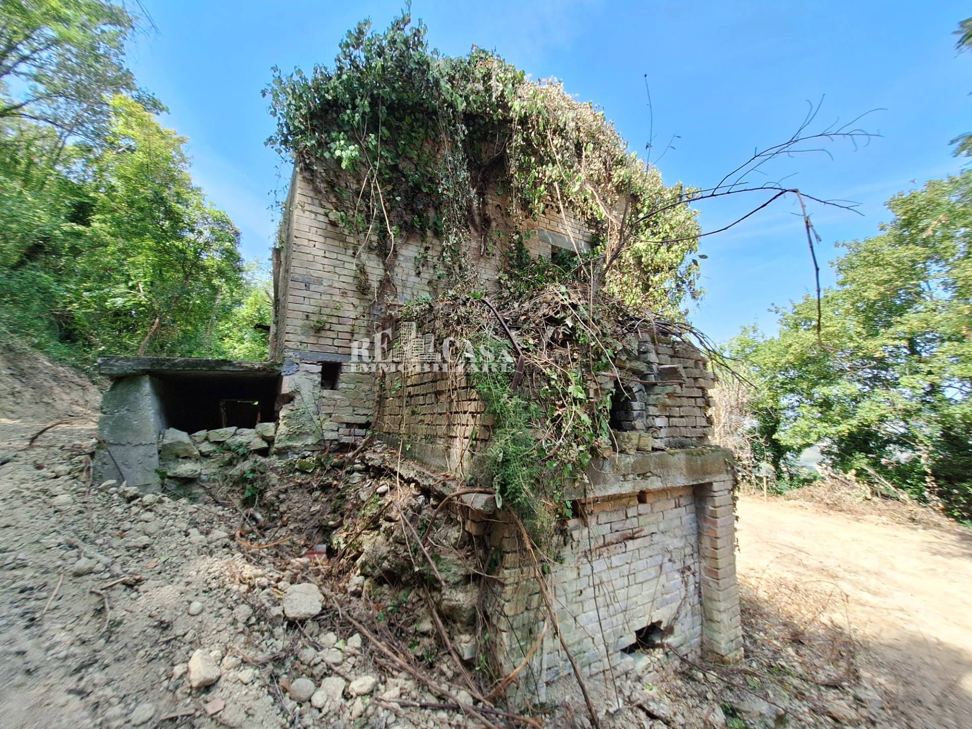 Casale / Rustico in vendita a Montefiore dell'Aso