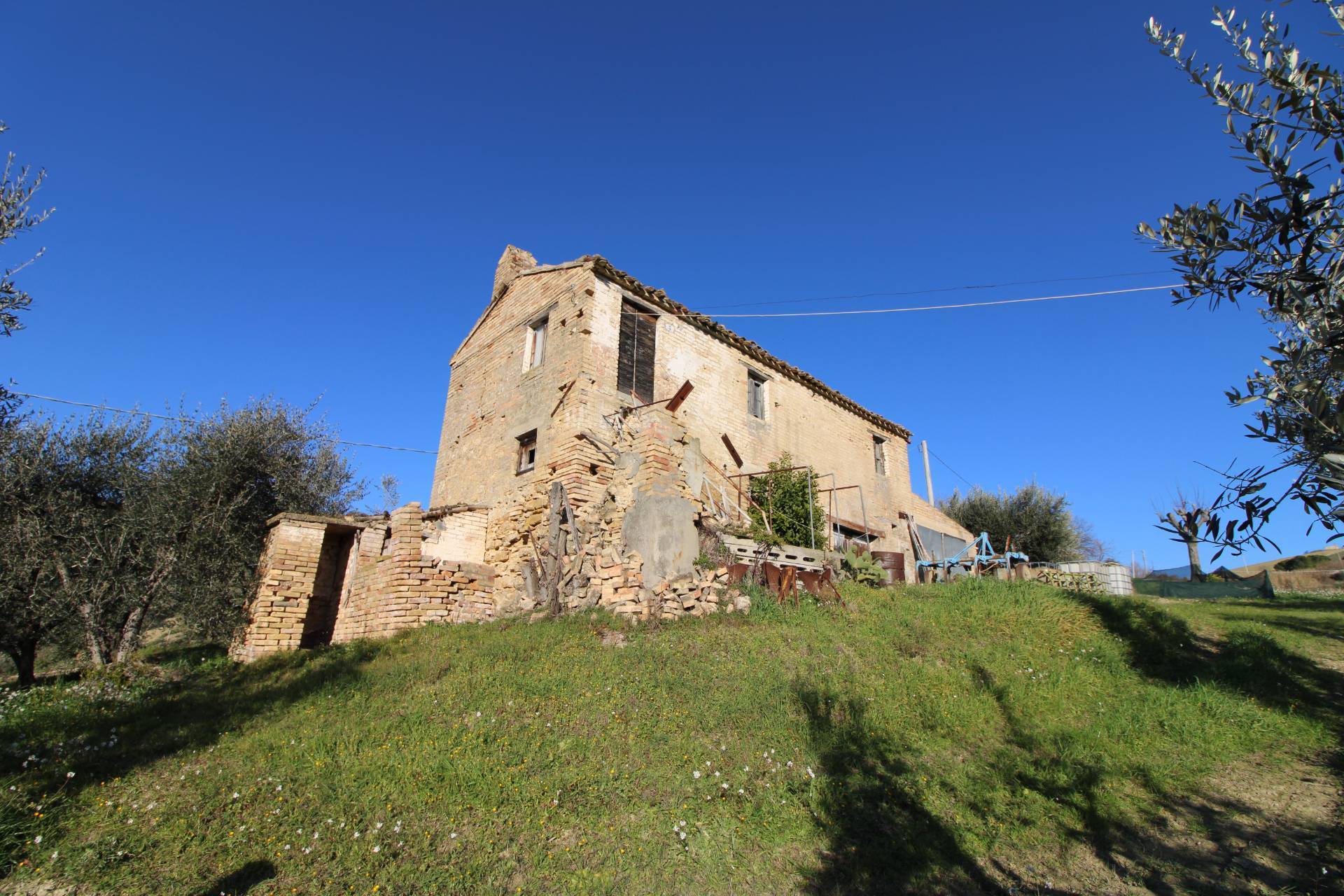 Casale / Rustico in vendita a Acquaviva Picena, RESIDENZIALE