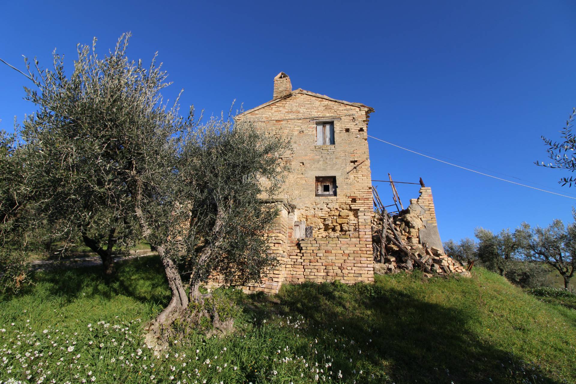 Casale / Rustico in vendita a Acquaviva Picena, RESIDENZIALE