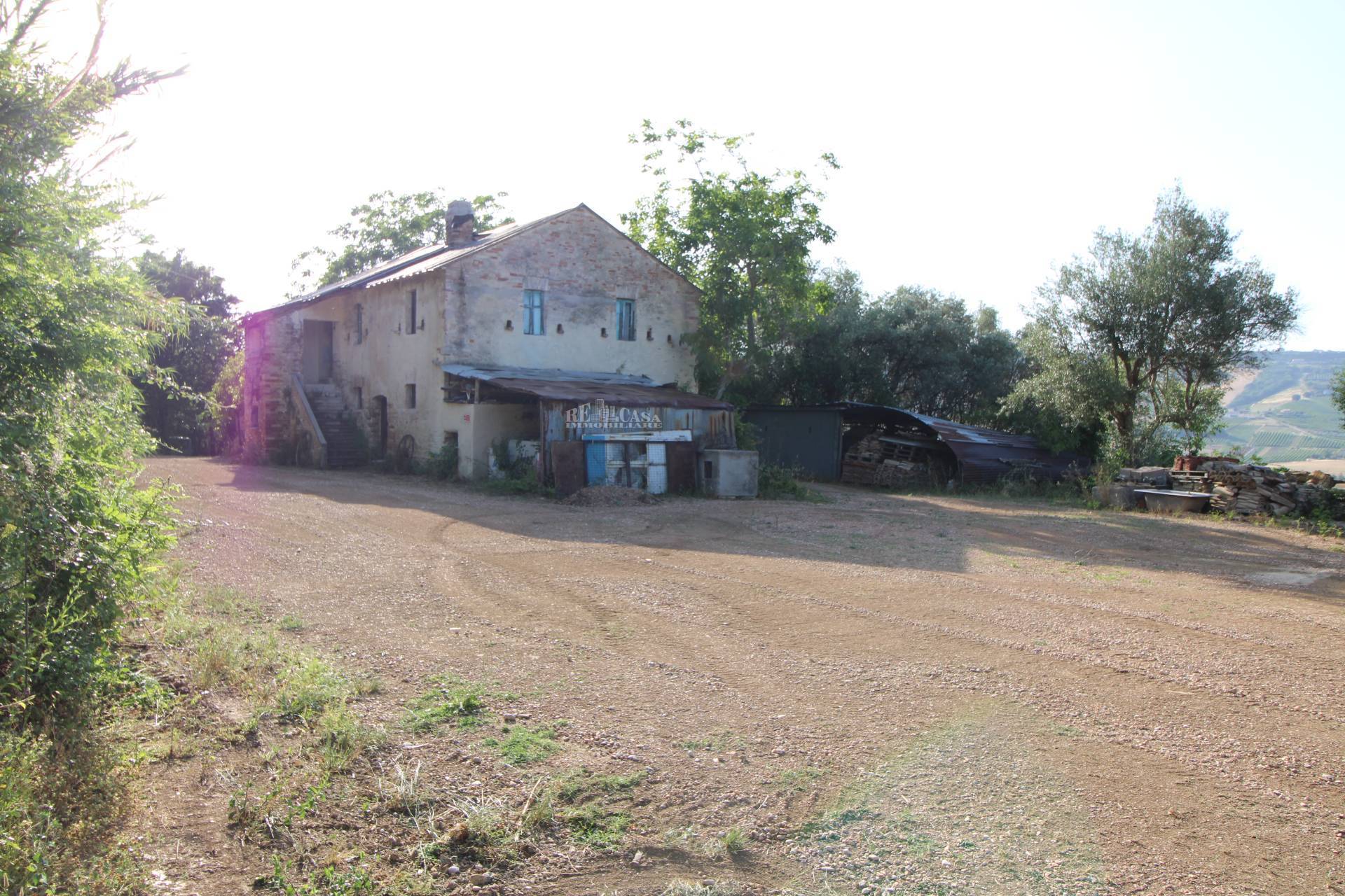 Casale / Rustico in vendita a Montefiore dell'Aso