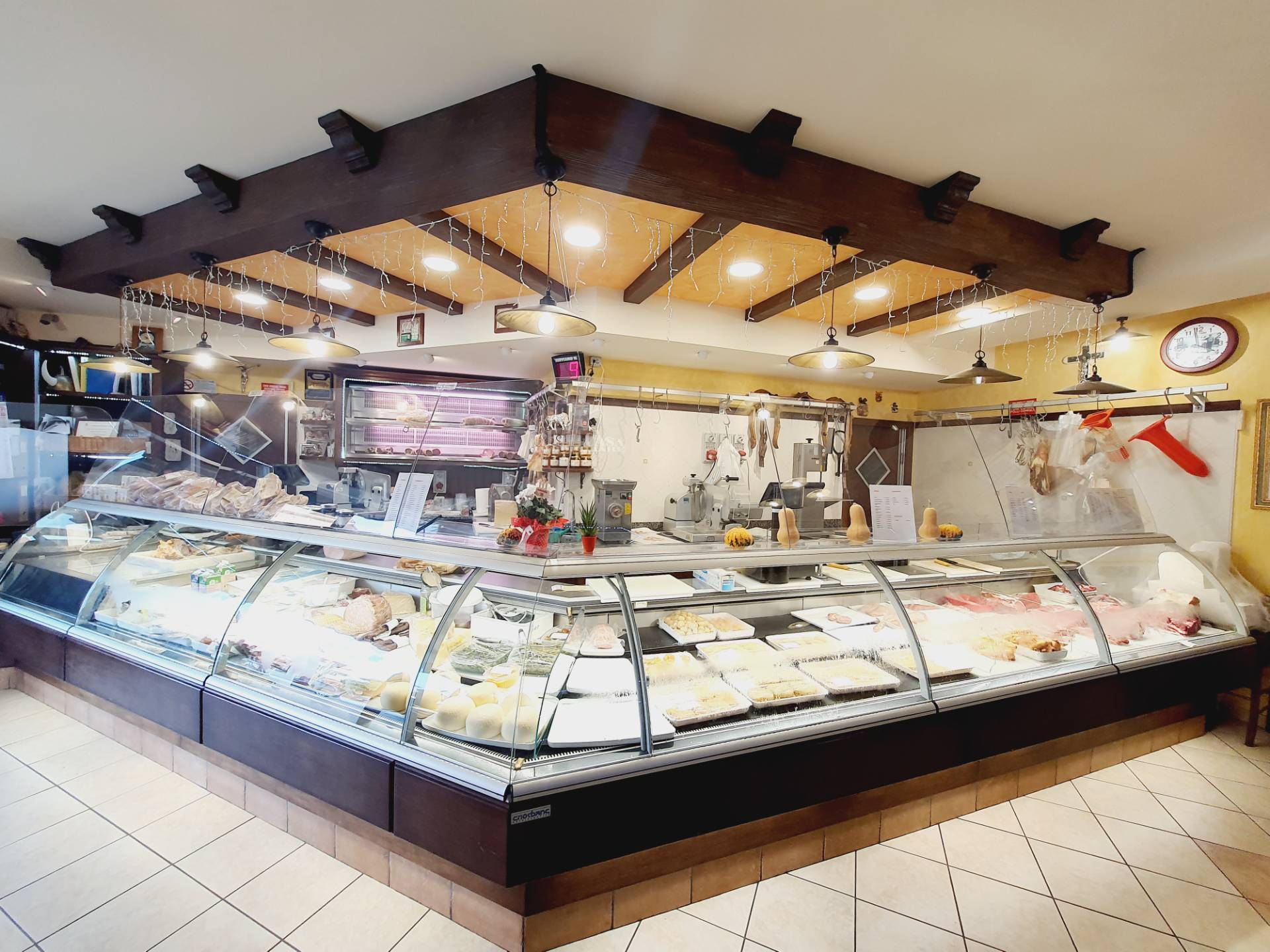 Attivit commerciale in vendita a San Benedetto del Tronto, PORTO D'ASCOLI (lungomare)