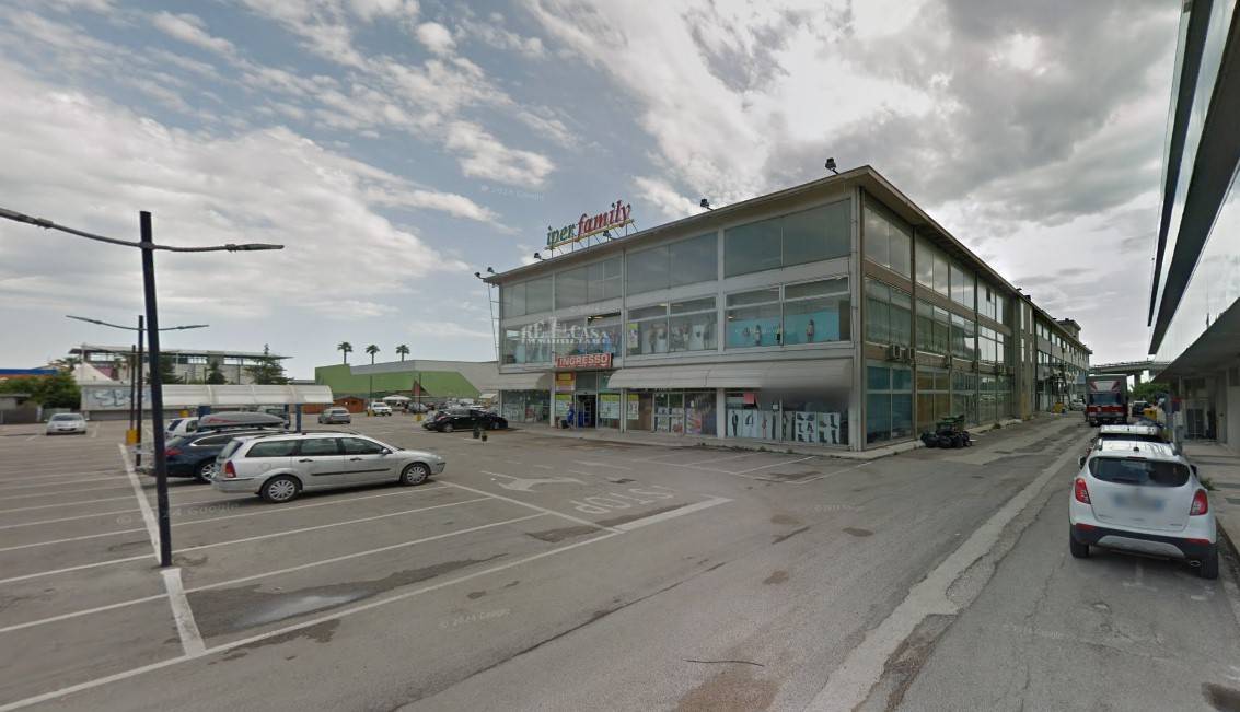 Locale commerciale / Negozio in affitto a San Benedetto del Tronto, PORTO D'ASCOLI (residenziale)