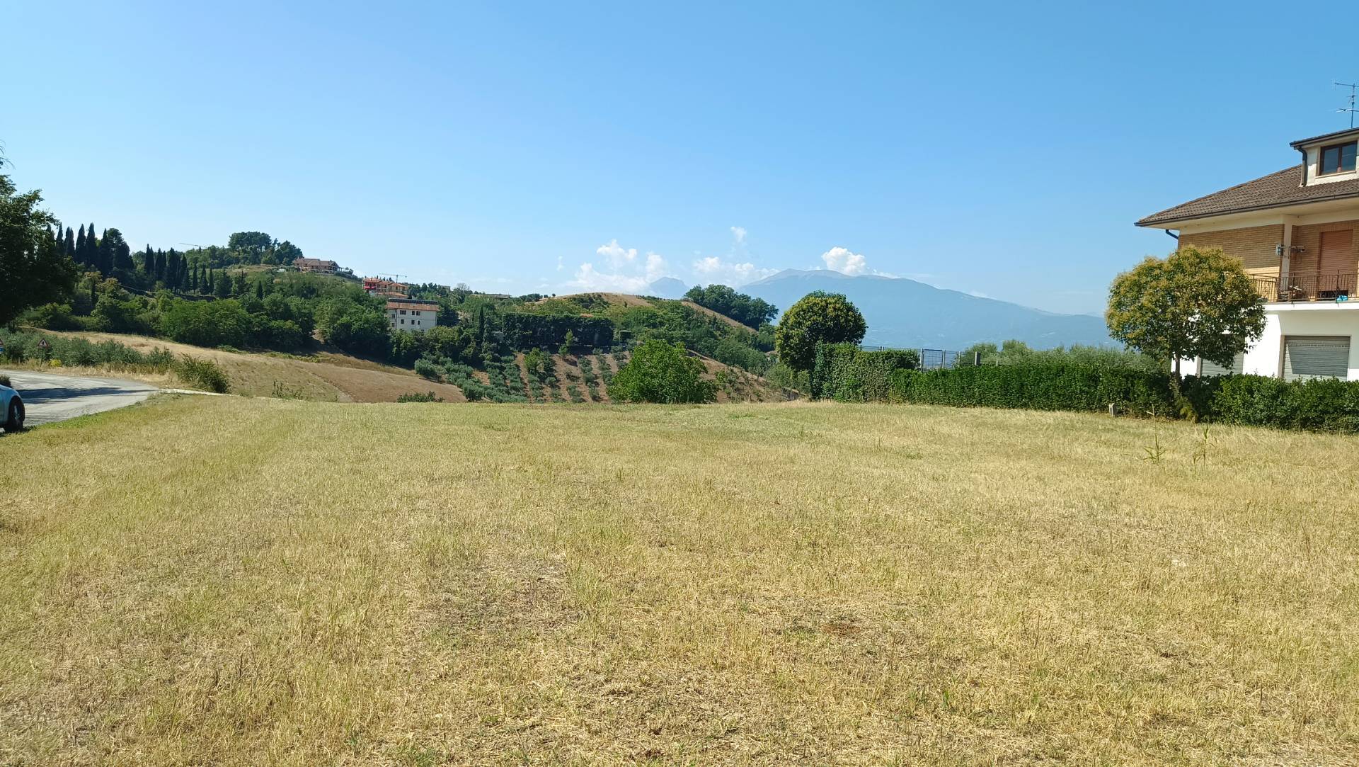 Terreno edificabile residenziale in vendita a Castorano, Palazzi