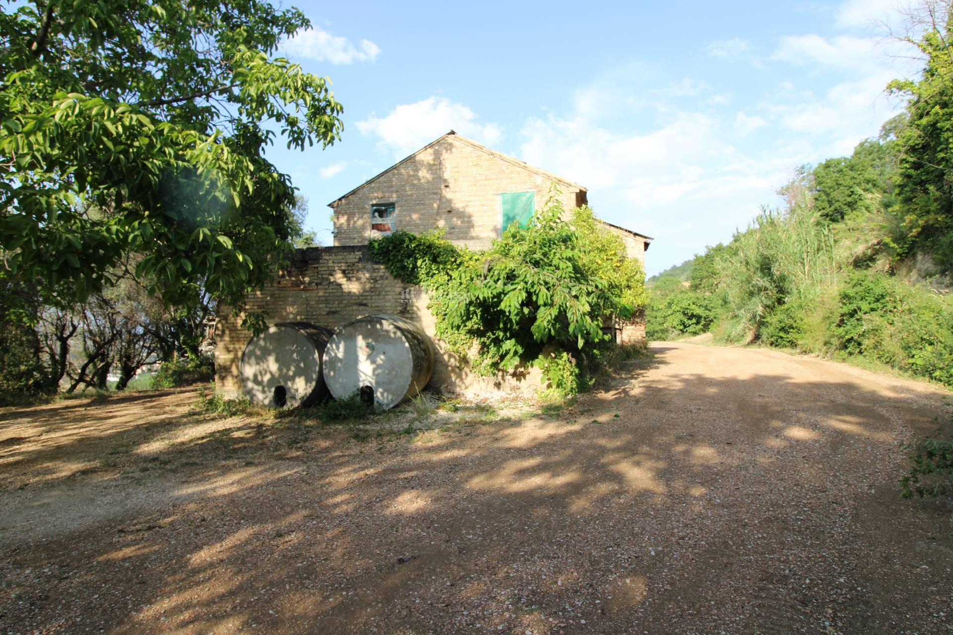 Casale / Rustico in vendita a Montefiore dell'Aso