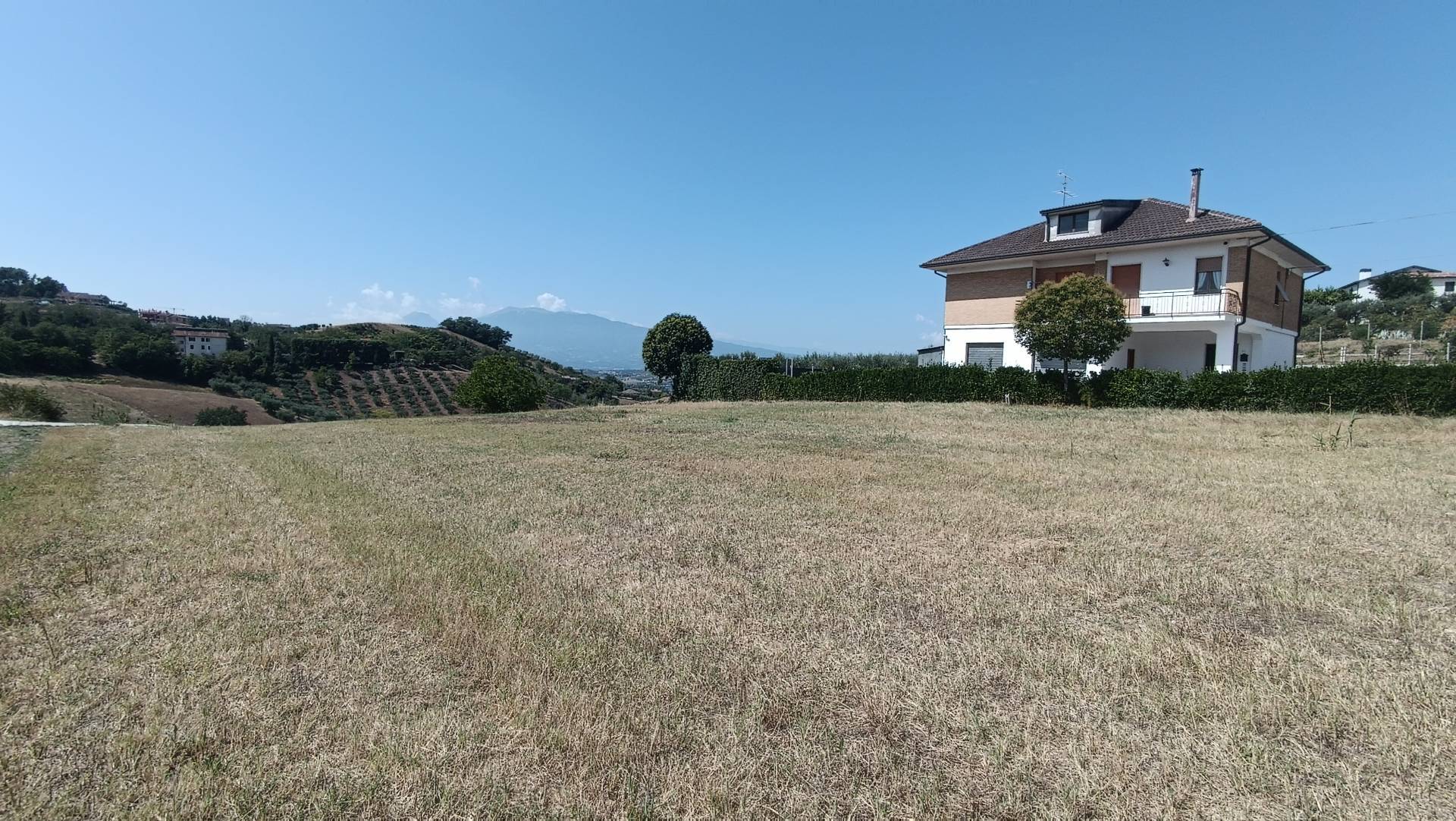 Terreno edificabile residenziale in vendita a Castorano, Palazzi