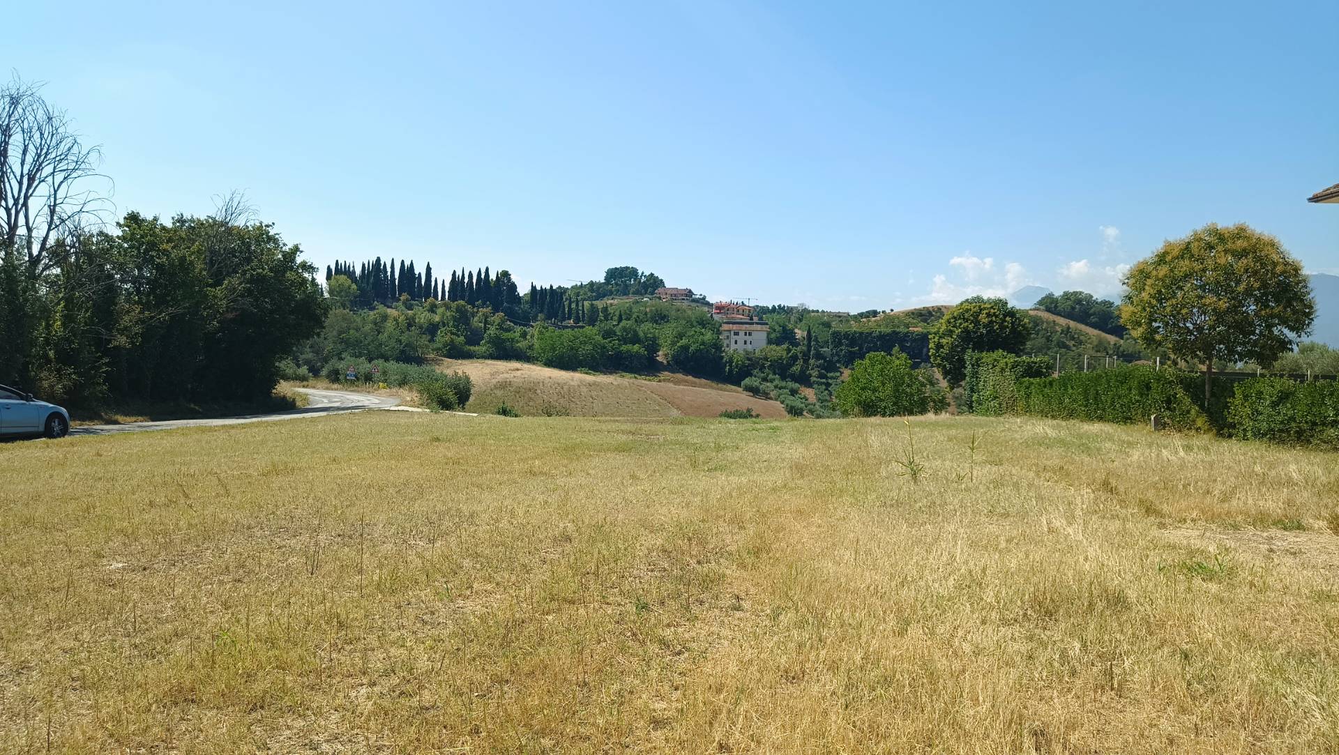 Terreno edificabile residenziale in vendita a Castorano, Palazzi