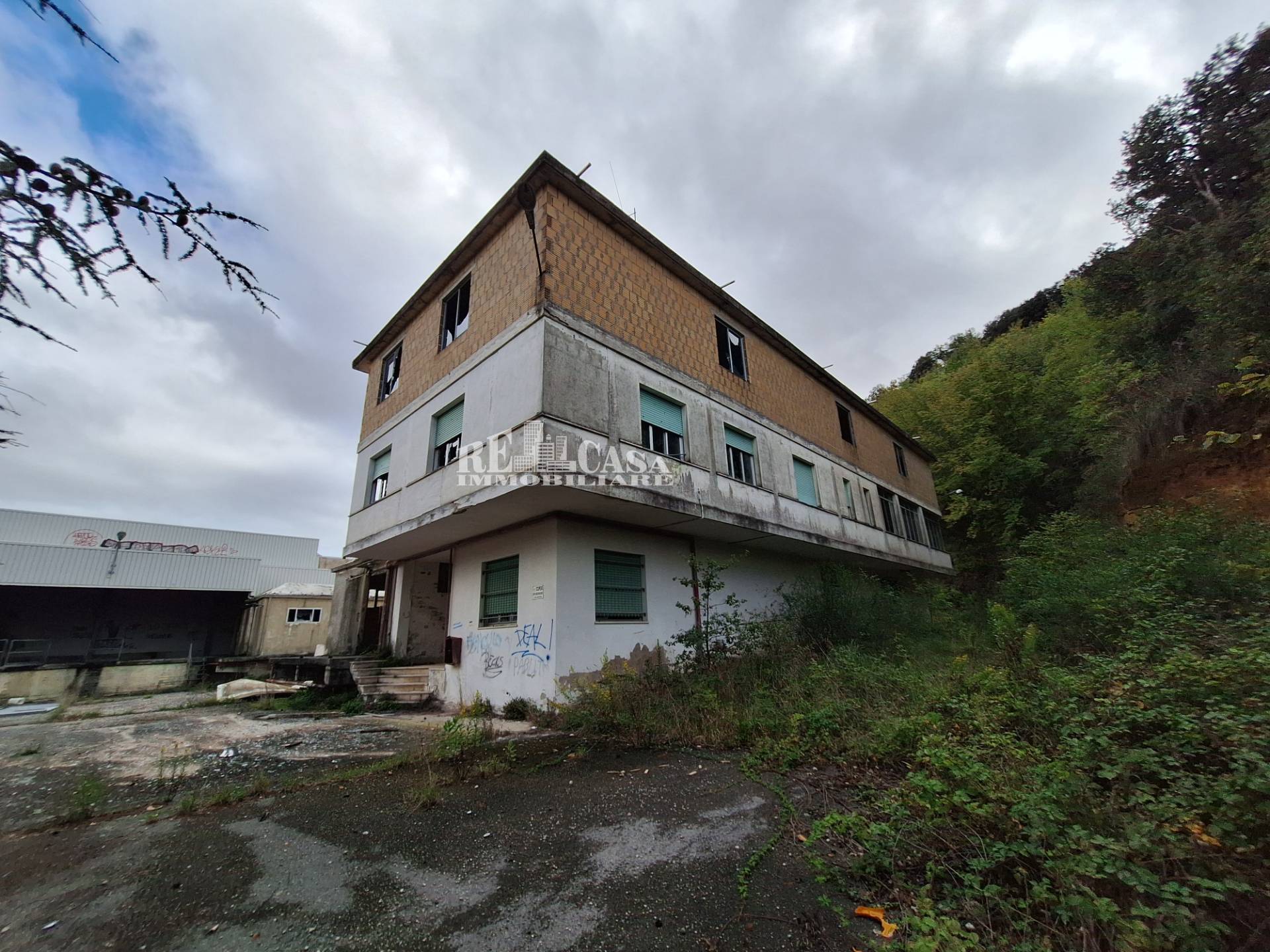 Capannone in vendita a Cupra Marittima, COLLINARE (sopra la Statale 16)