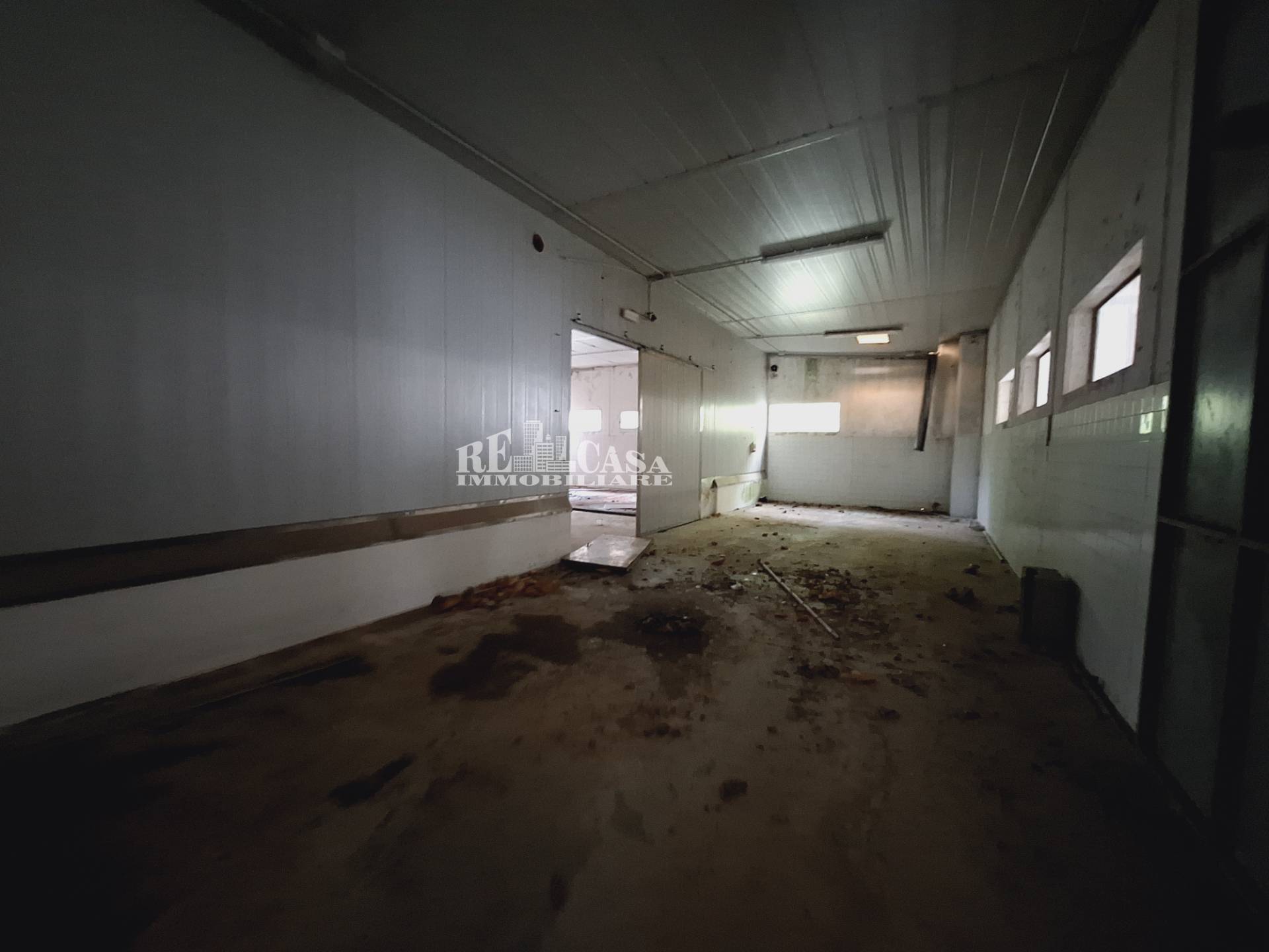 Capannone in vendita a Cupra Marittima, COLLINARE (sopra la Statale 16)