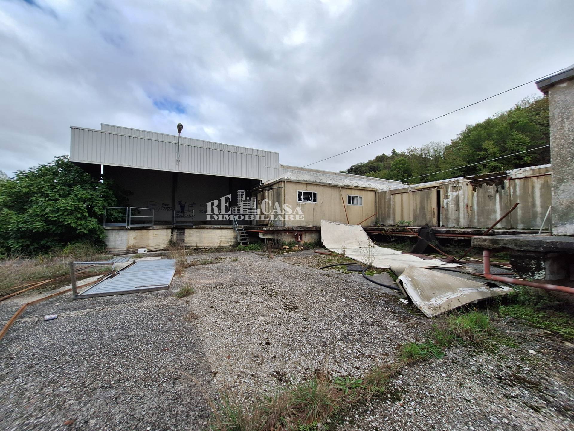 Capannone in vendita a Cupra Marittima, COLLINARE (sopra la Statale 16)