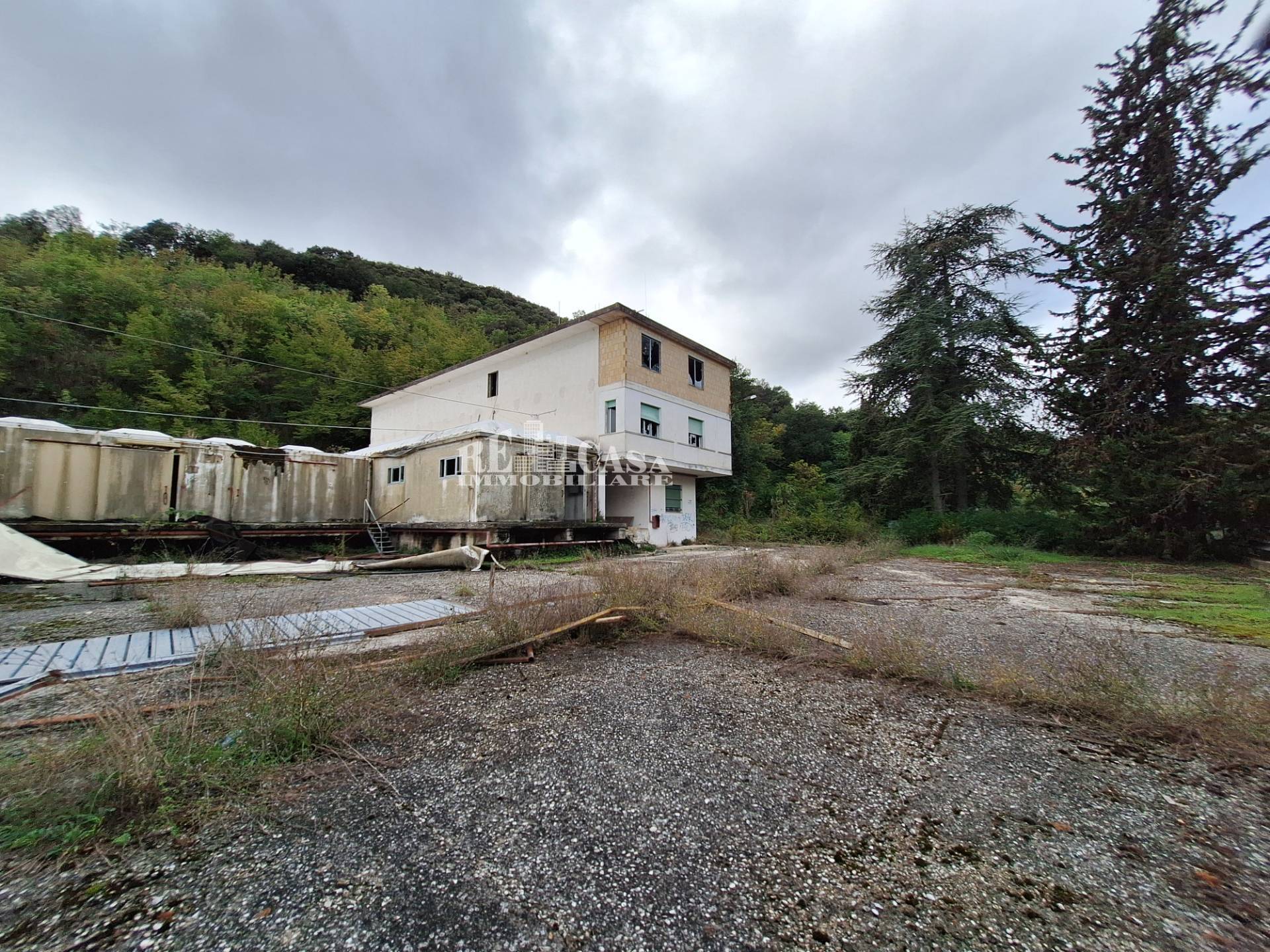 Capannone in vendita a Cupra Marittima, COLLINARE (sopra la Statale 16)