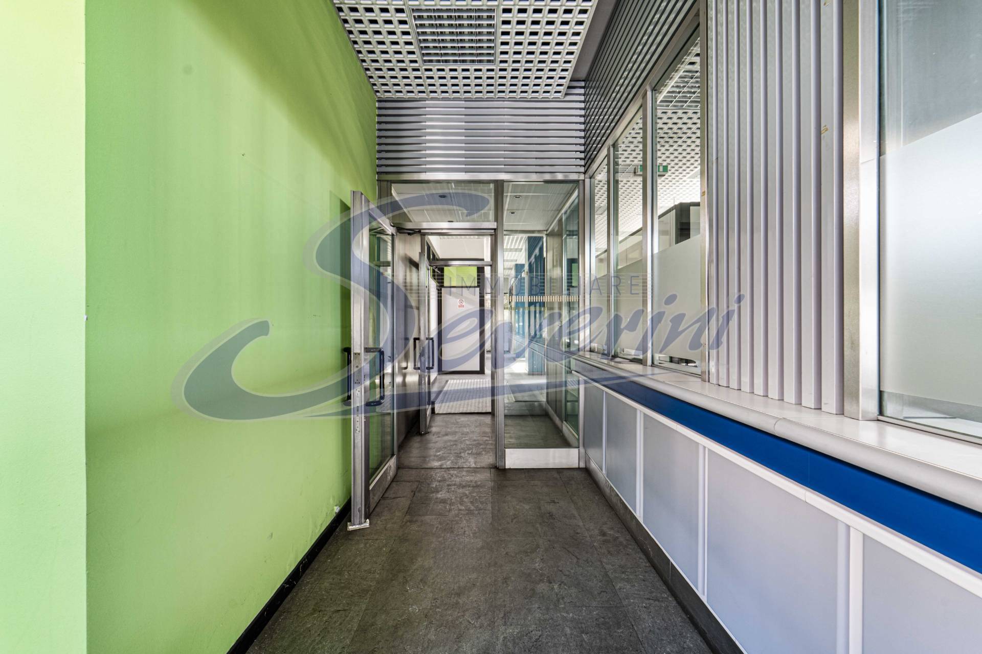 Locale commerciale in vendita a Casatenovo