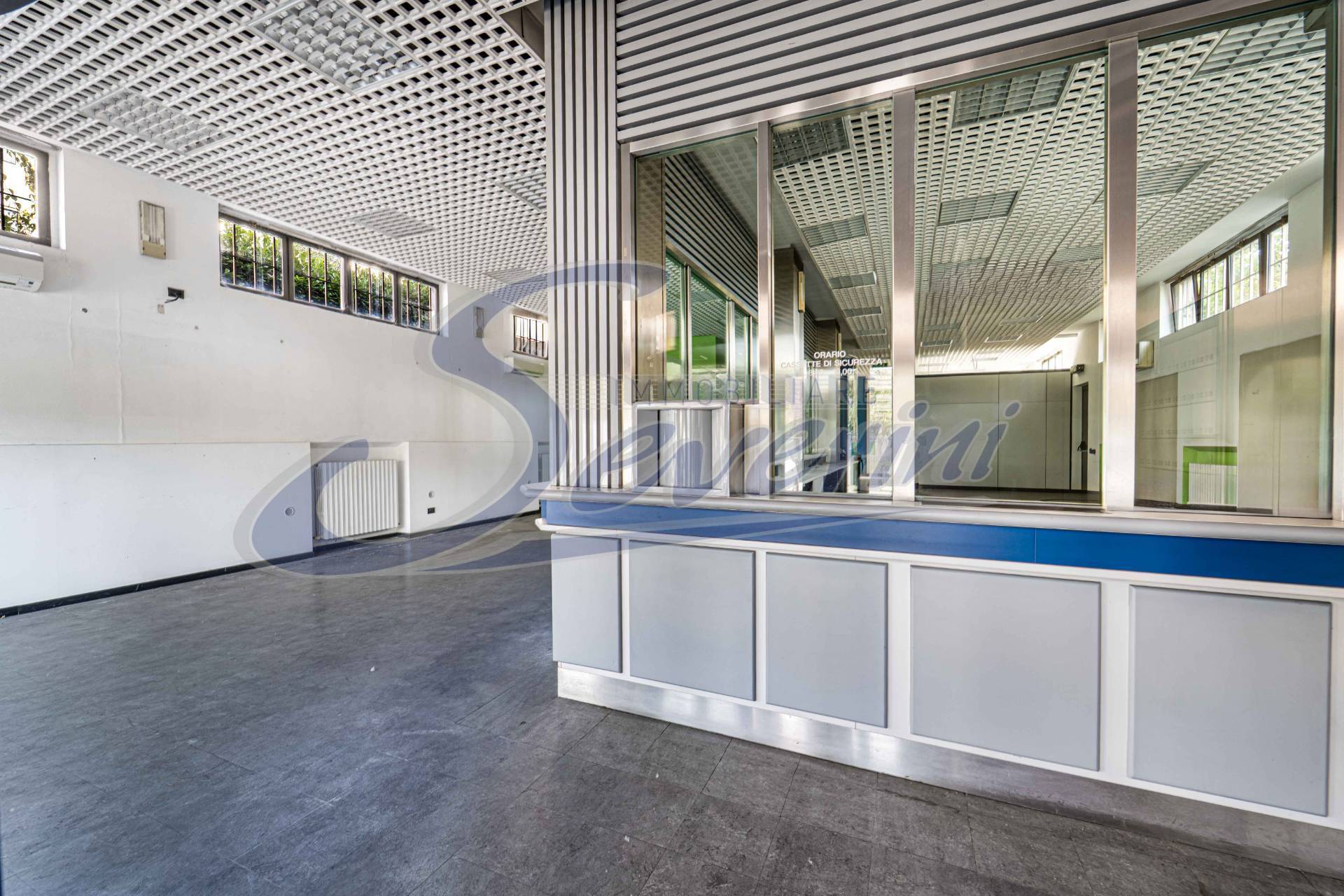 Locale commerciale in vendita a Casatenovo