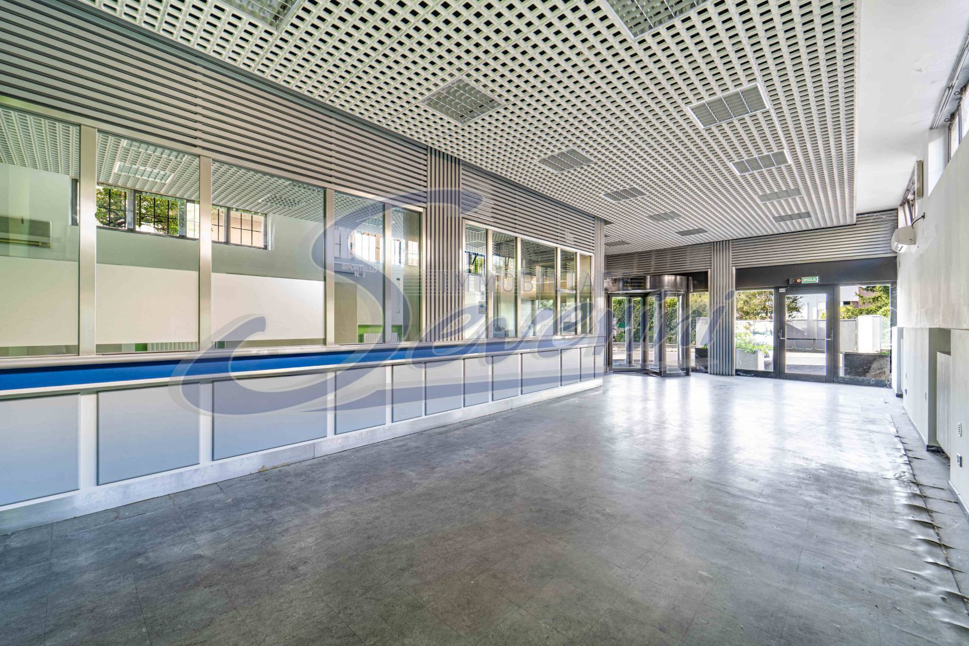 Locale commerciale in vendita a Casatenovo