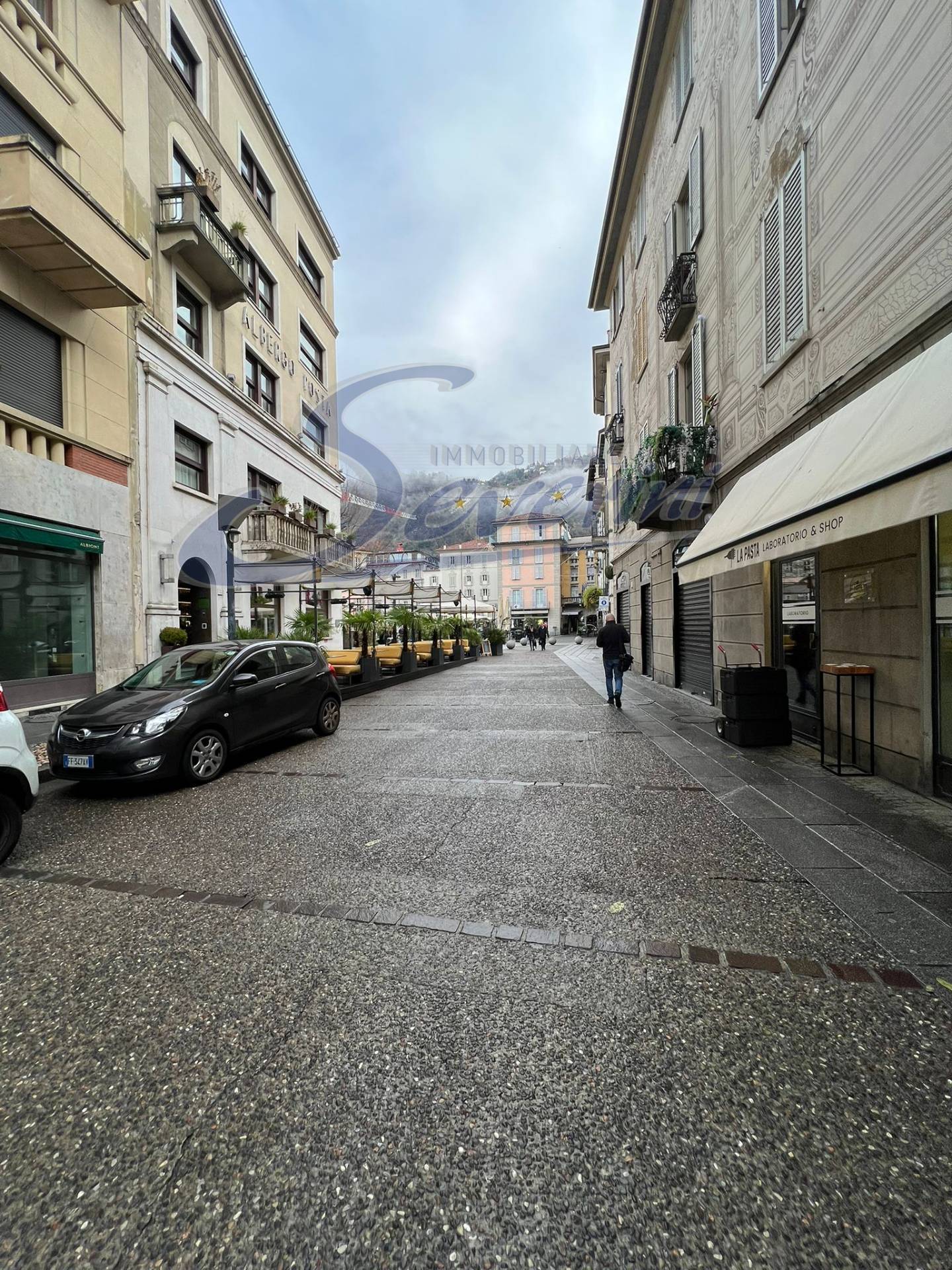 Negozio in affitto a Como