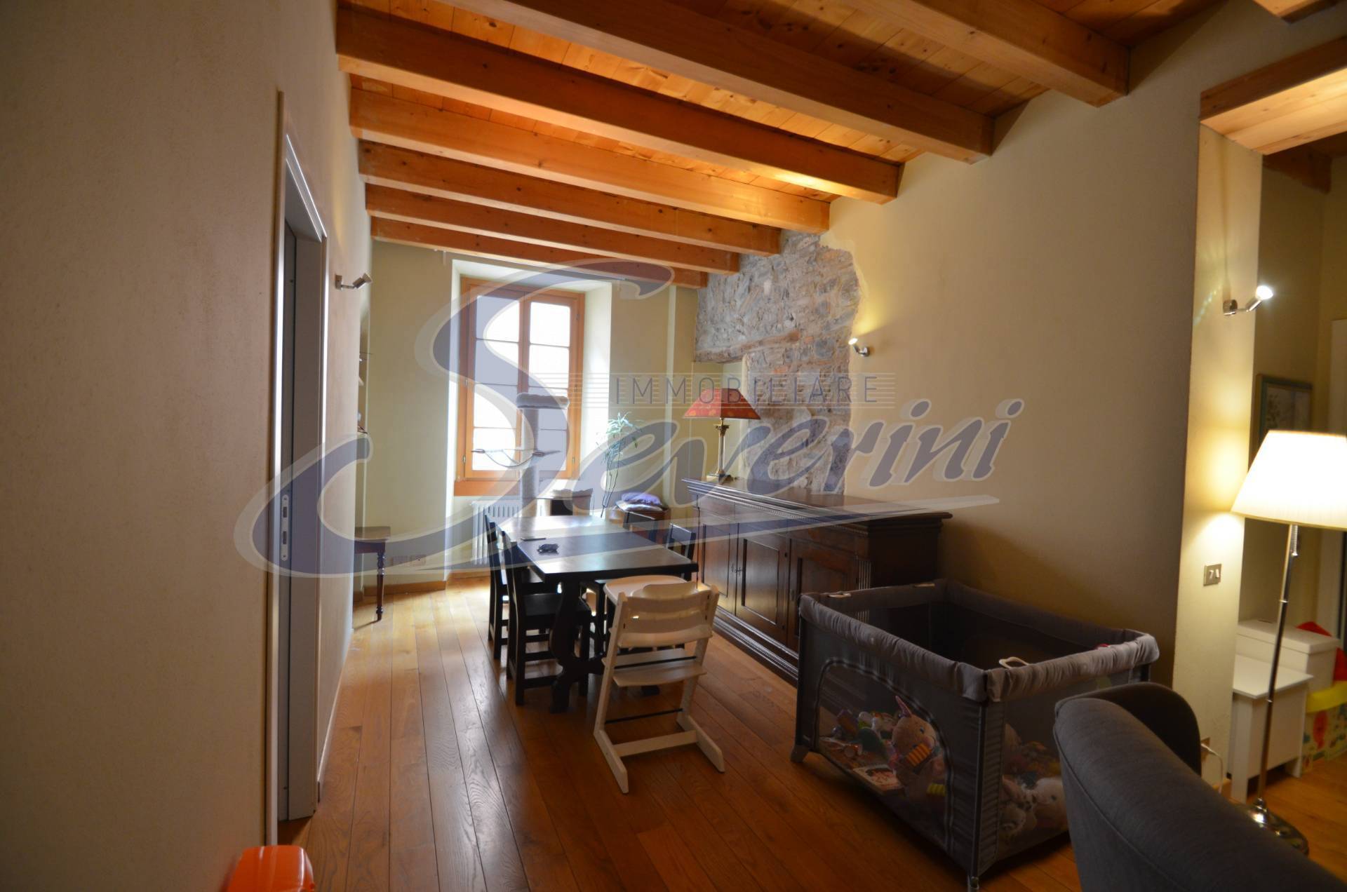 Appartamento in casa d\'epoca in vendita a Como, Centro Storico