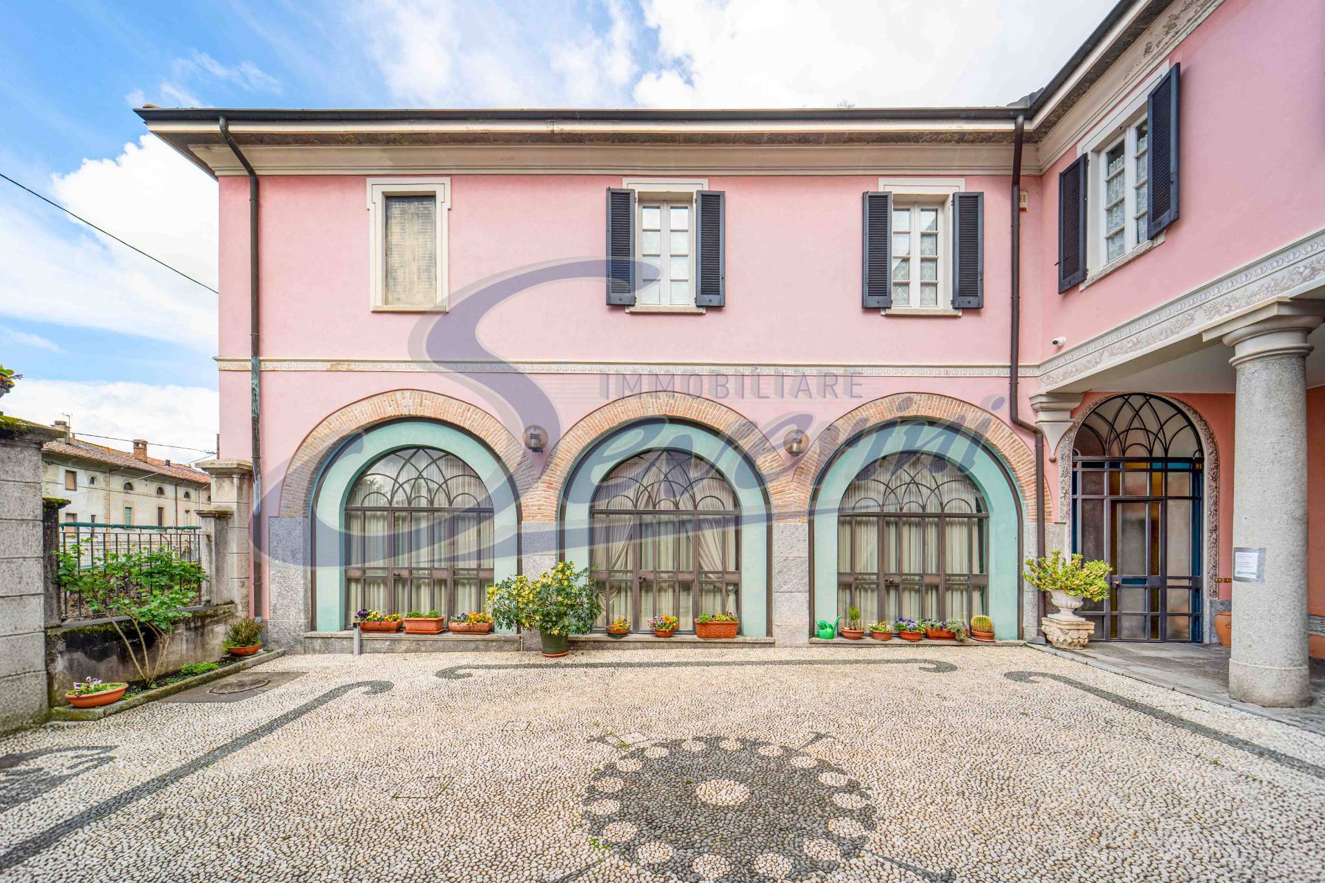 Villa in vendita a Albese con Cassano