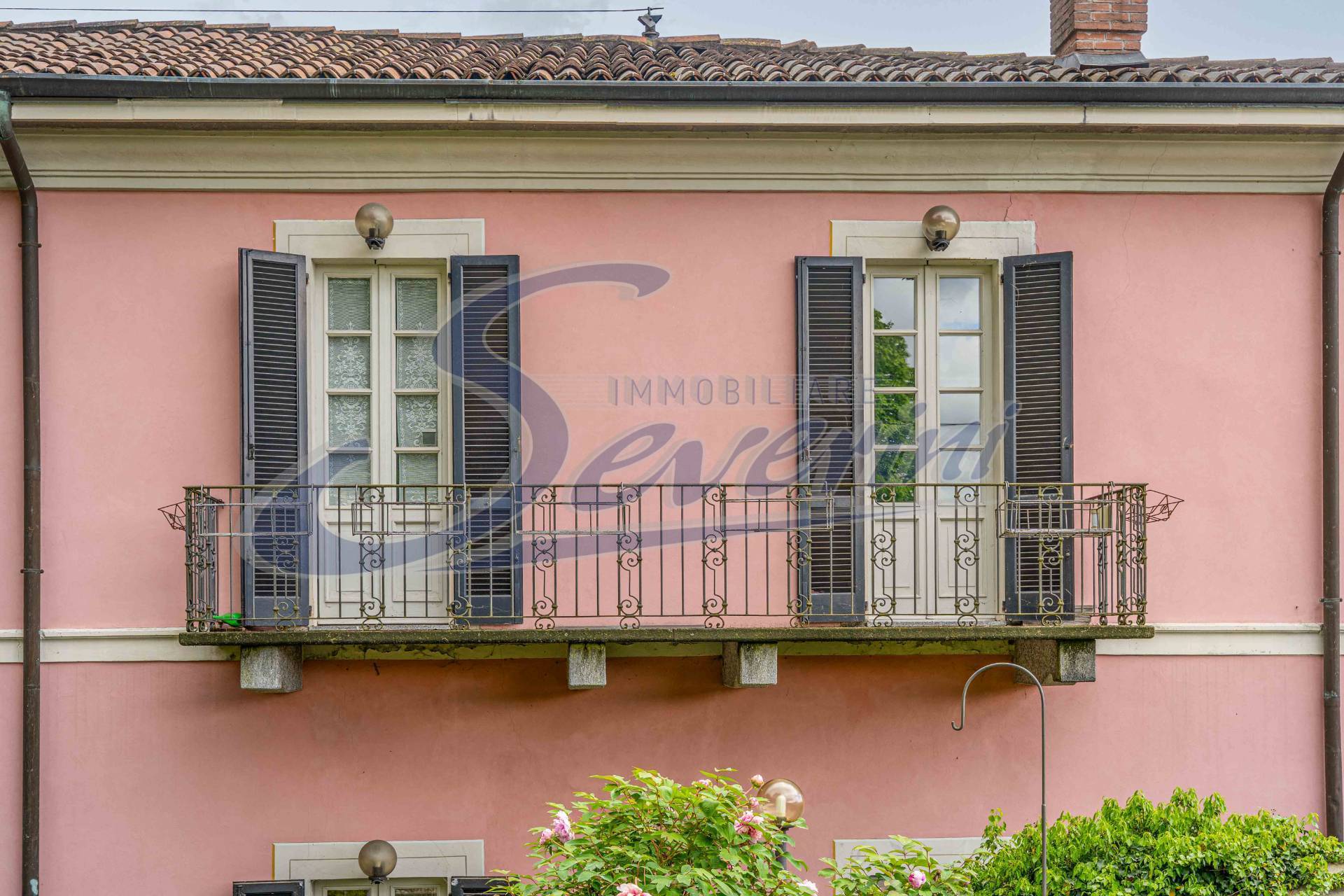 Villa in vendita a Albese con Cassano