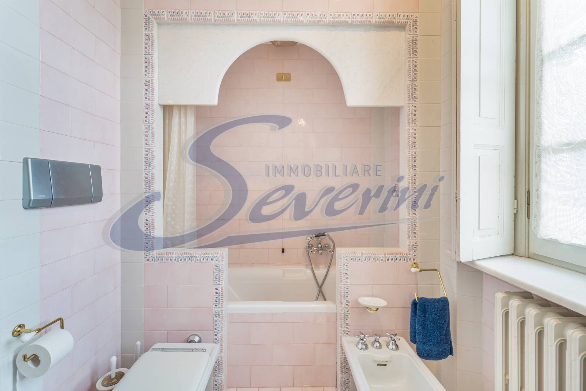 Villa in vendita a Albese con Cassano