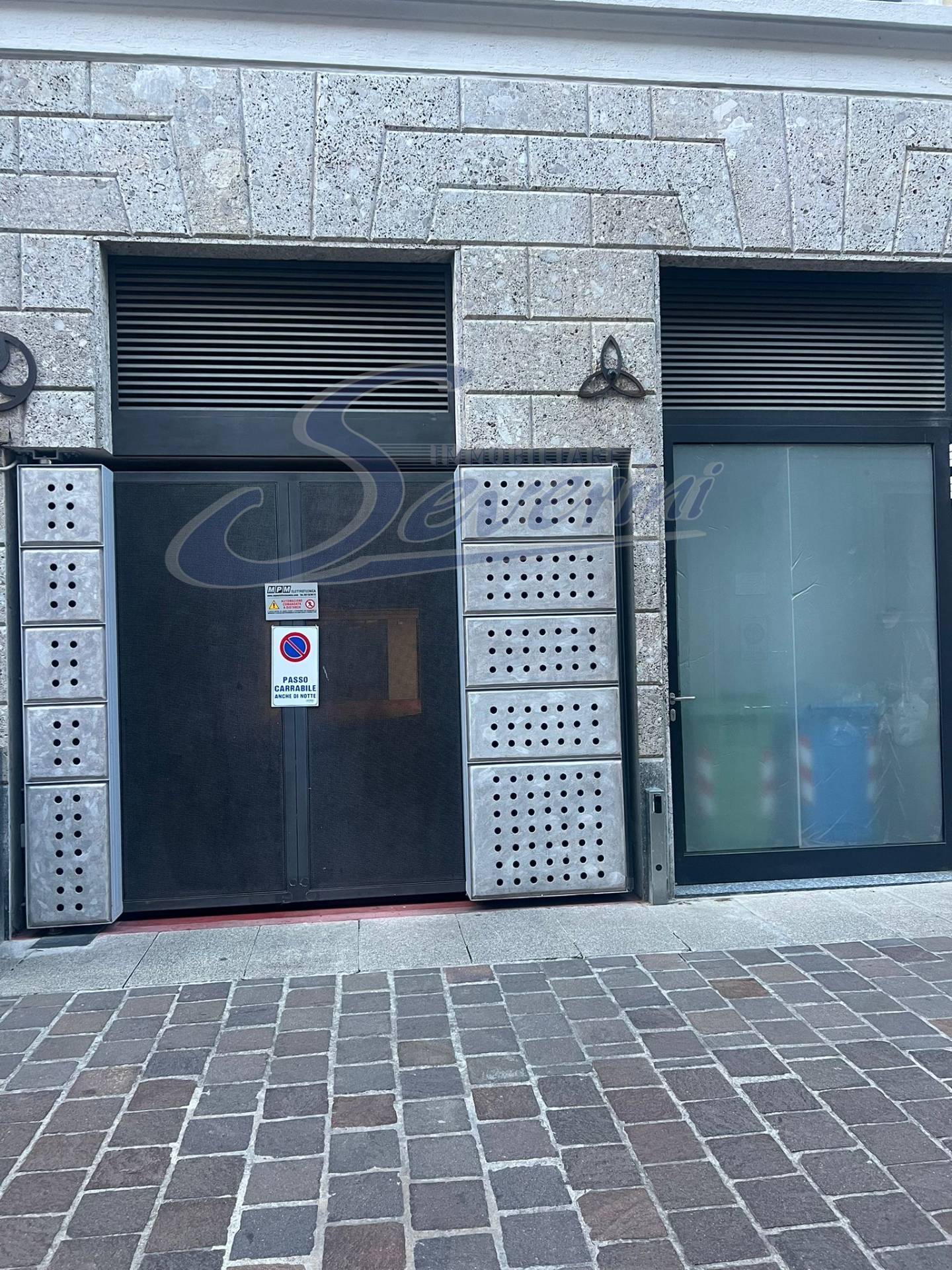 Box o garage in affitto a Como