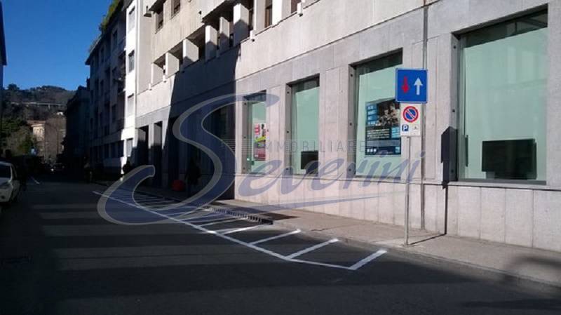 Posto auto coperto in affitto a Como, Centro Storico