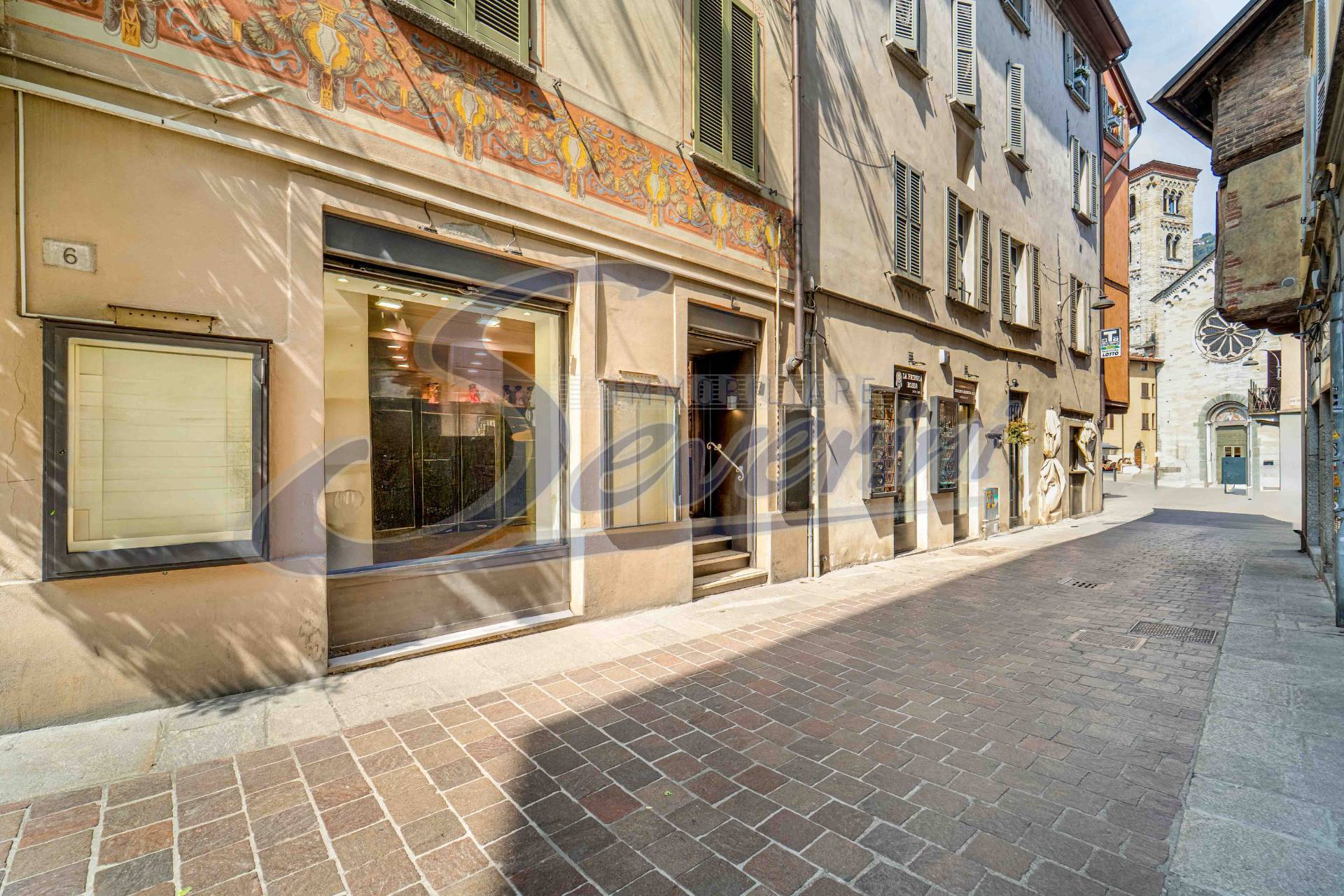 Locale commerciale in vendita a Como, Centro Storico