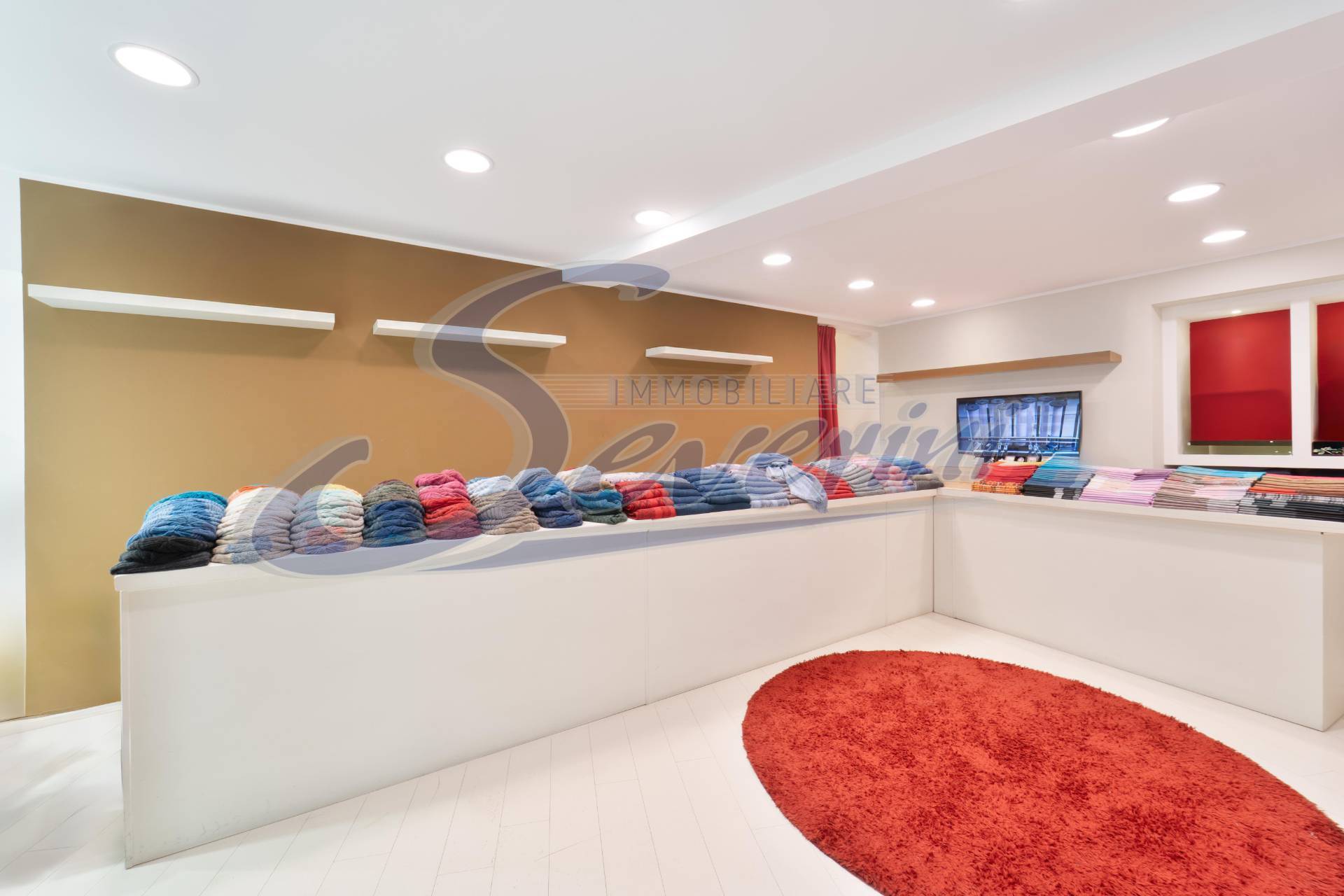 Locale commerciale in vendita a Como, Centro Storico