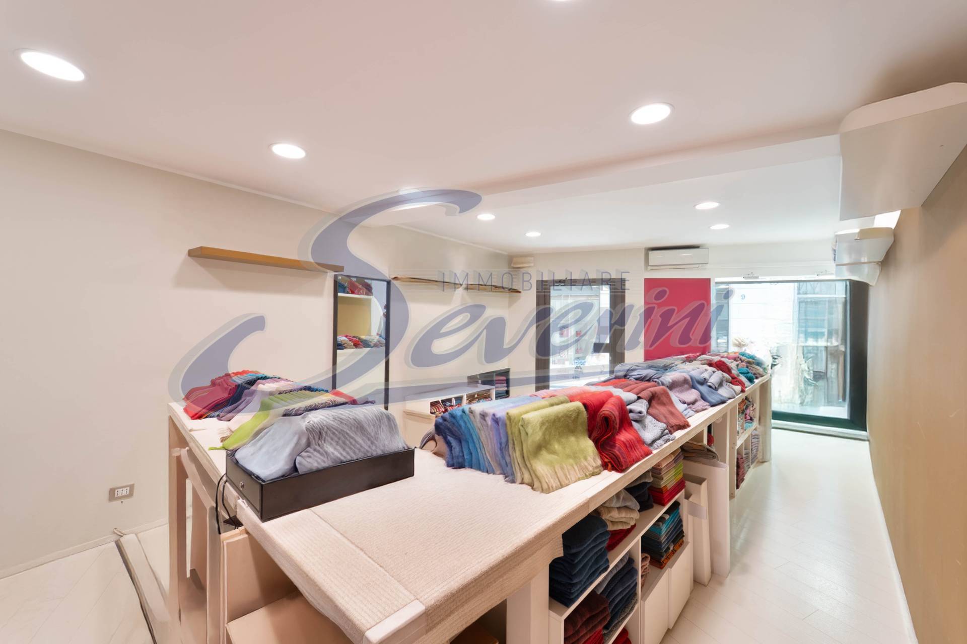 Locale commerciale in vendita a Como, Centro Storico