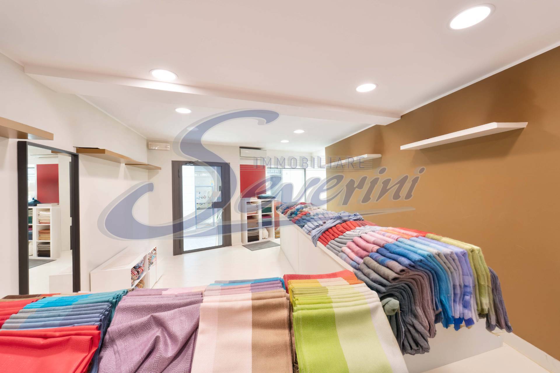 Locale commerciale in vendita a Como, Centro Storico