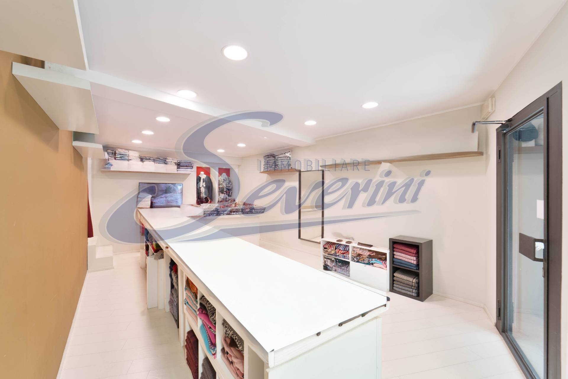 Locale commerciale in vendita a Como, Centro Storico