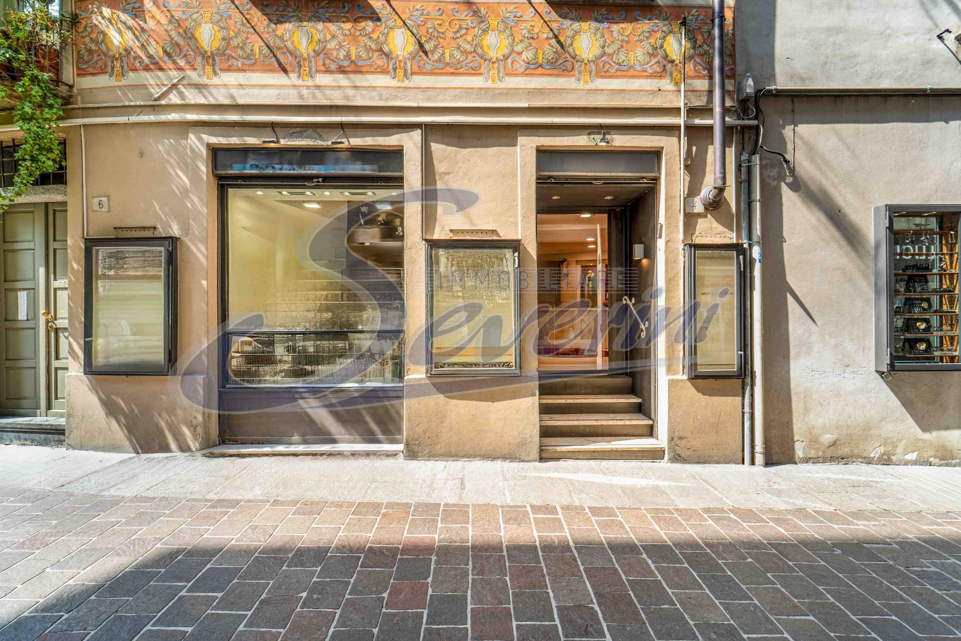 Locale commerciale in vendita a Como, Centro Storico