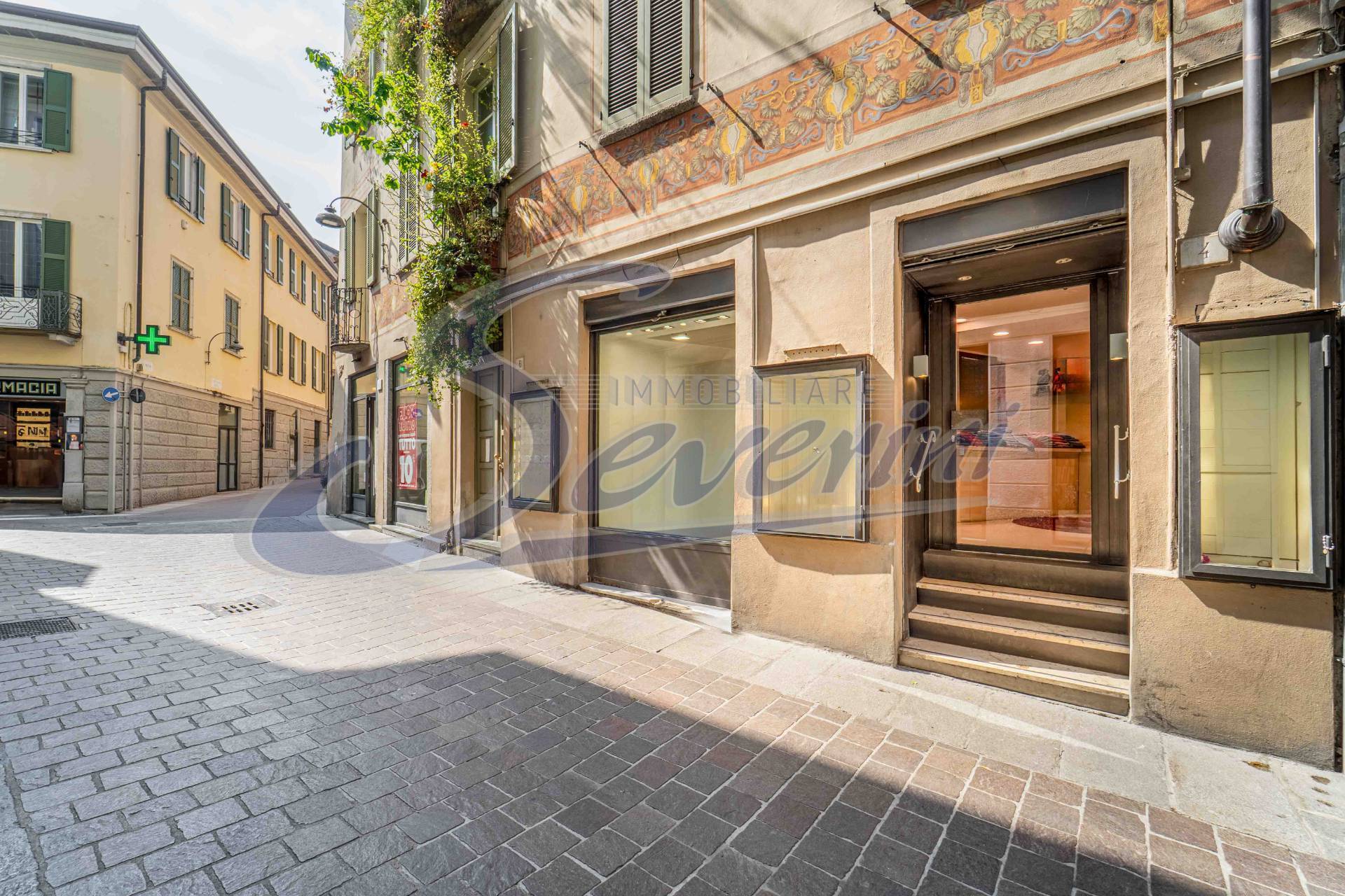 Locale commerciale in vendita a Como, Centro Storico