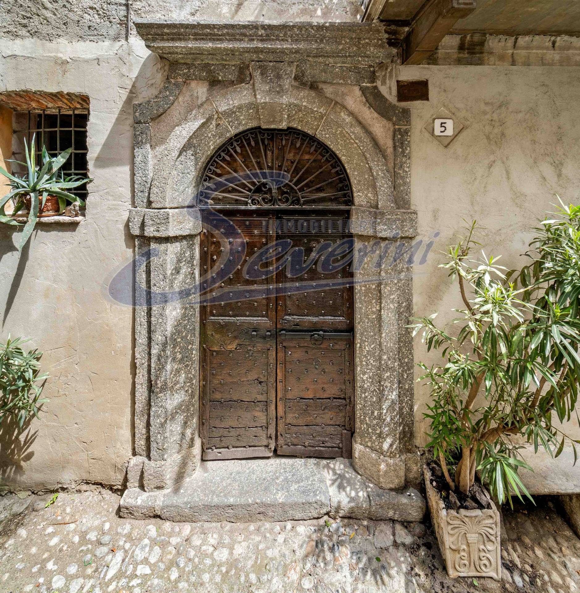 Appartamento in casa d\'epoca in vendita a Colonno