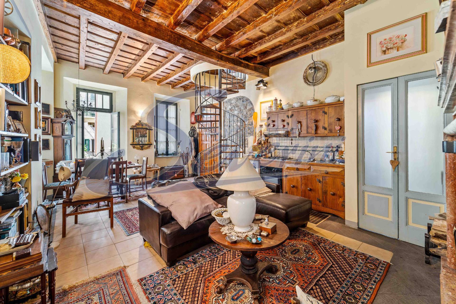 Appartamento in casa d\'epoca in vendita a Colonno