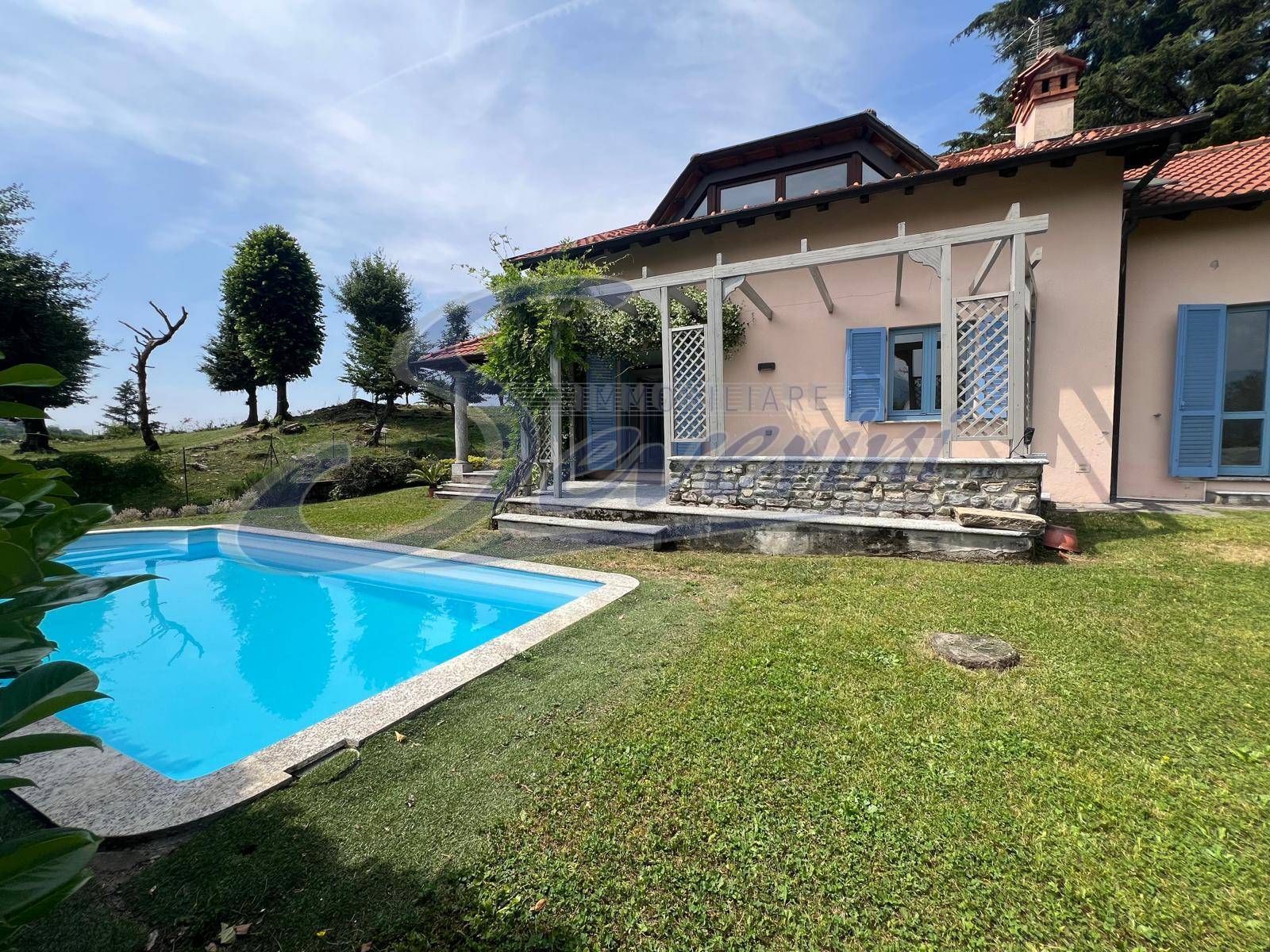 Casa indipendente in vendita a Caslino d'Erba