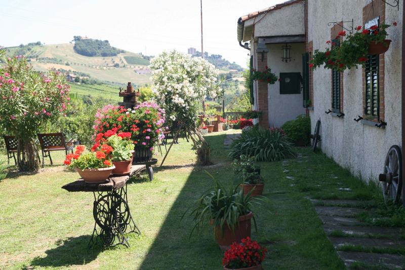 Rustico con terrazzo, Acquaviva Picena residenziale