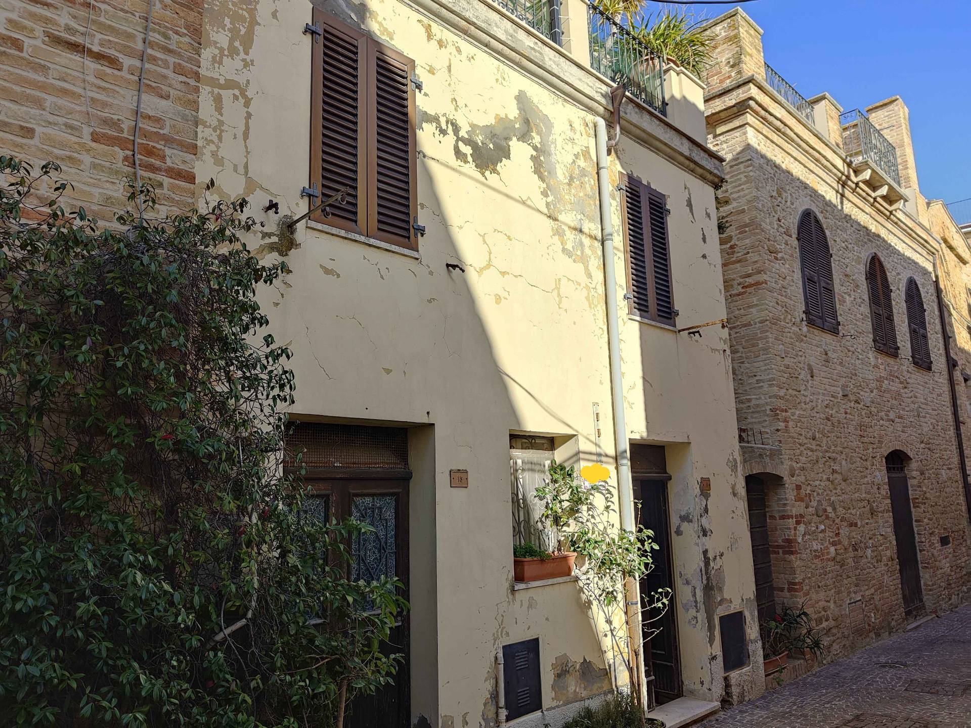 Casa indipendente da ristrutturare, Acquaviva Picena centro storico