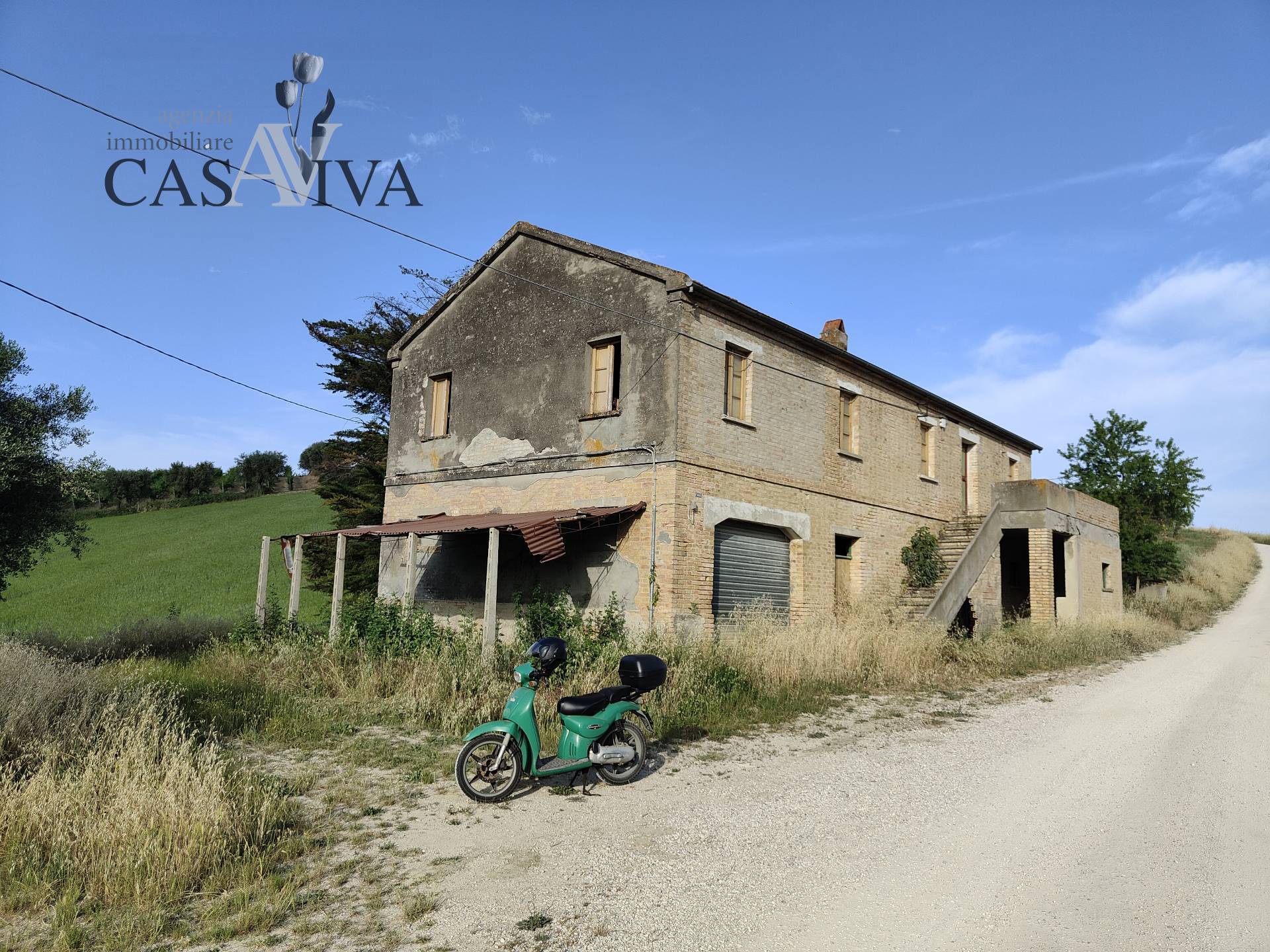 Rustico/Casale in vendita a Acquaviva Picena, Panoramica