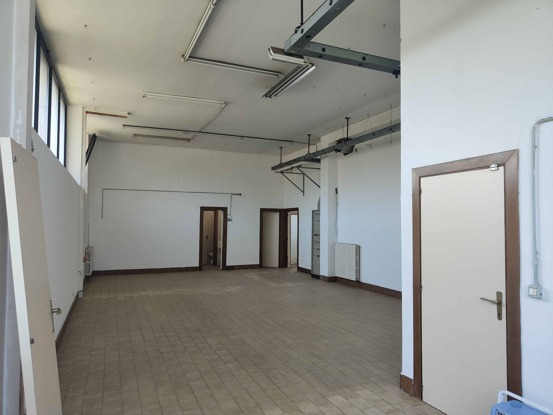 Locale artigianale/laboratorio in vendita a Acquaviva Picena