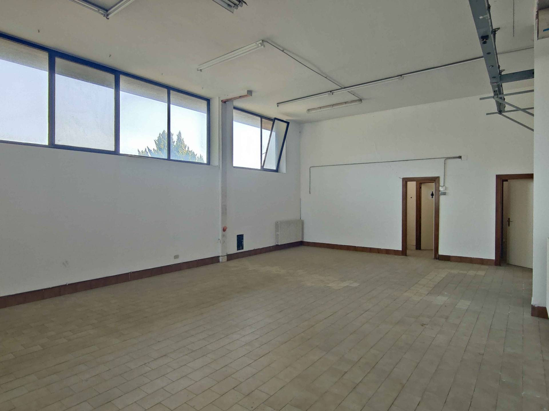 Locale artigianale/laboratorio in vendita a Acquaviva Picena