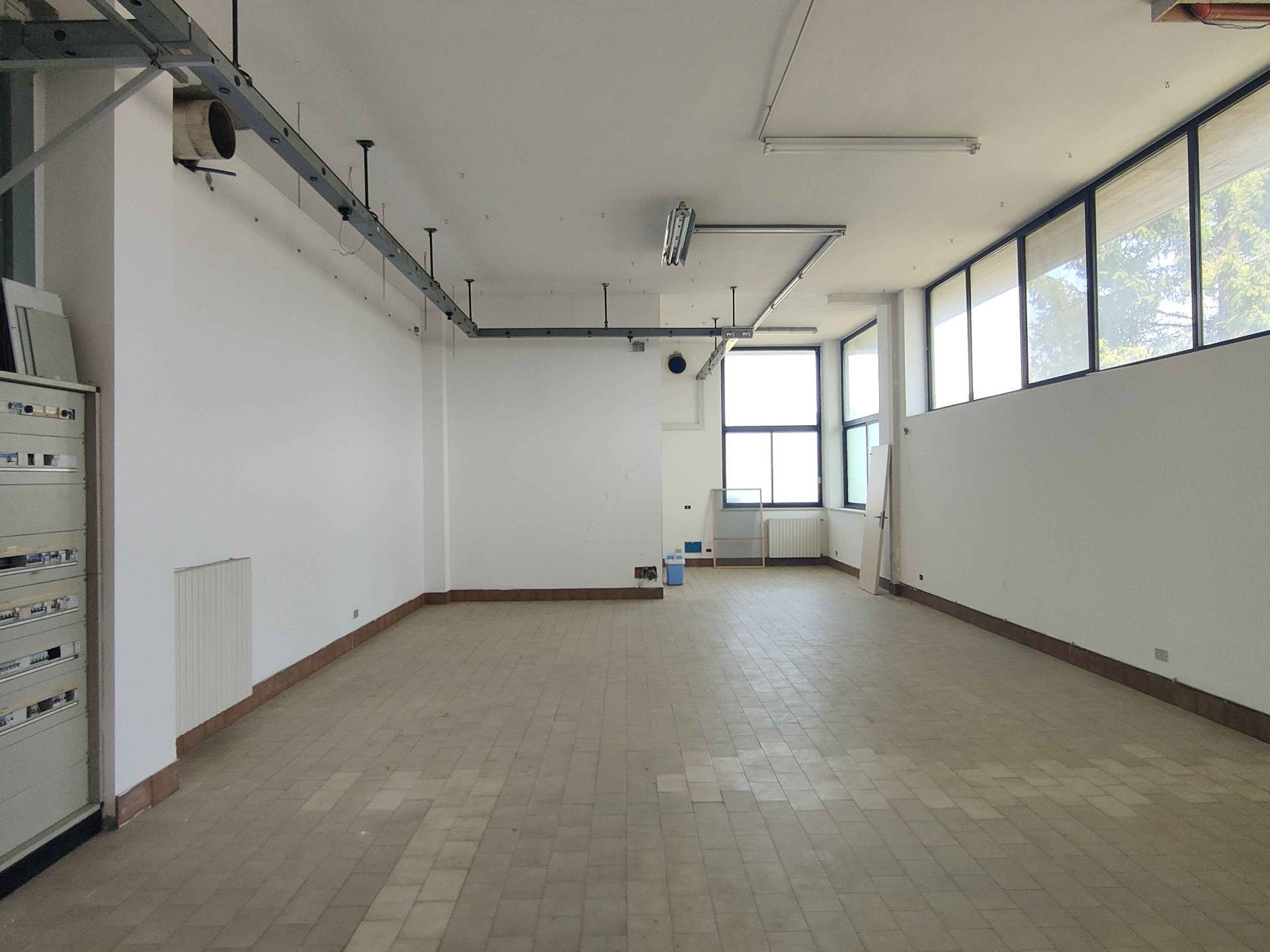 Locale artigianale/laboratorio in vendita a Acquaviva Picena